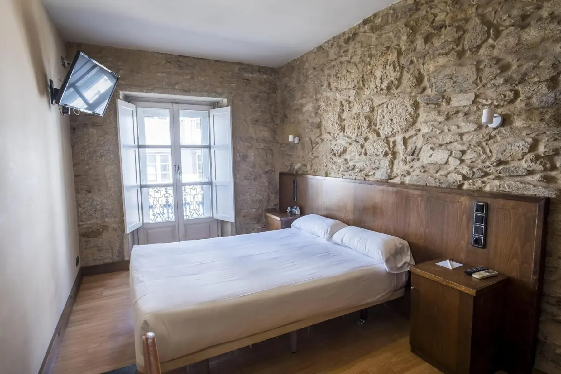 Photo of the whole room, Bed in Hotel Alda Avenida Photo of the whole room, Bed in Hotel Alda Avenida