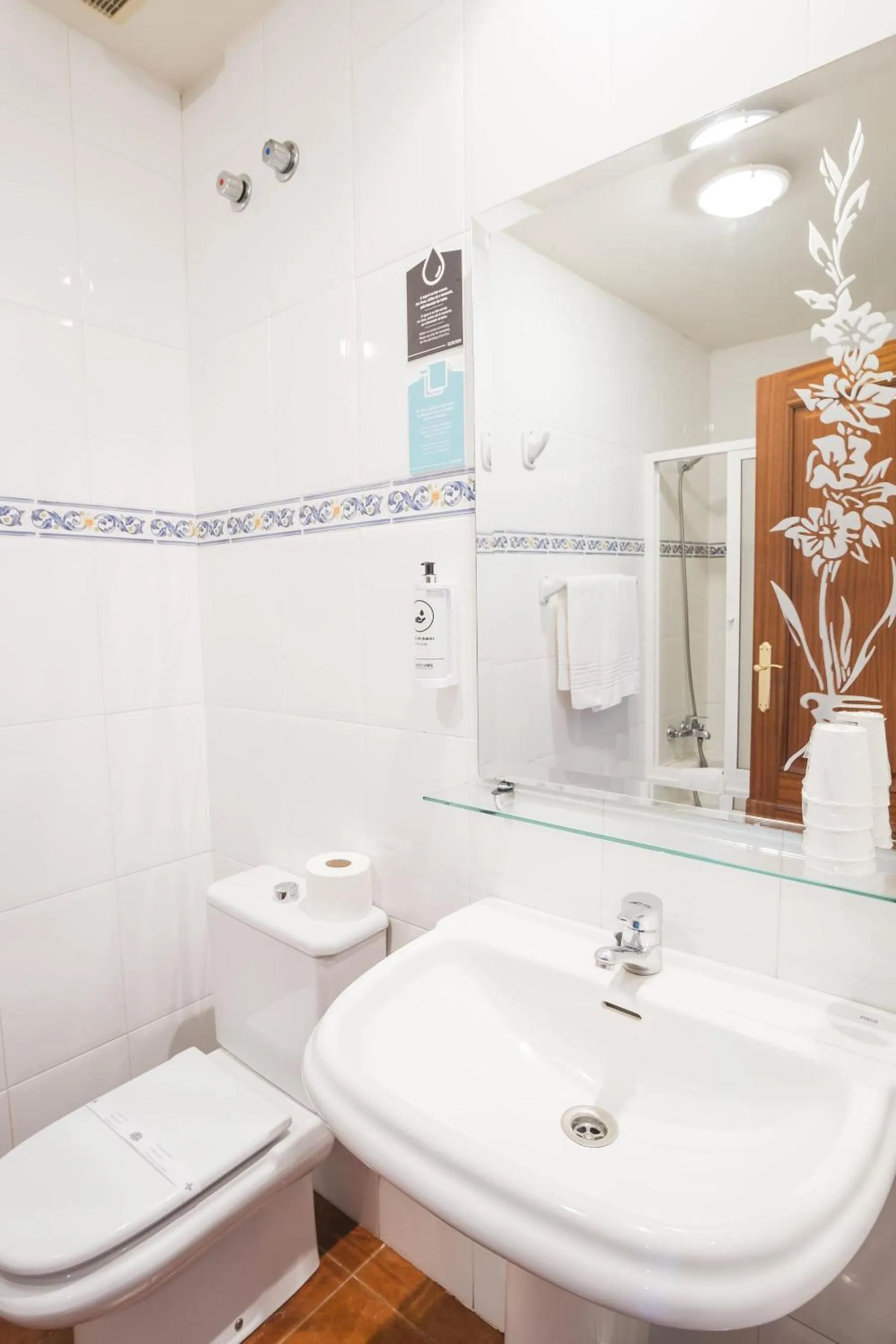 Bathroom in Hotel Alda Avenida