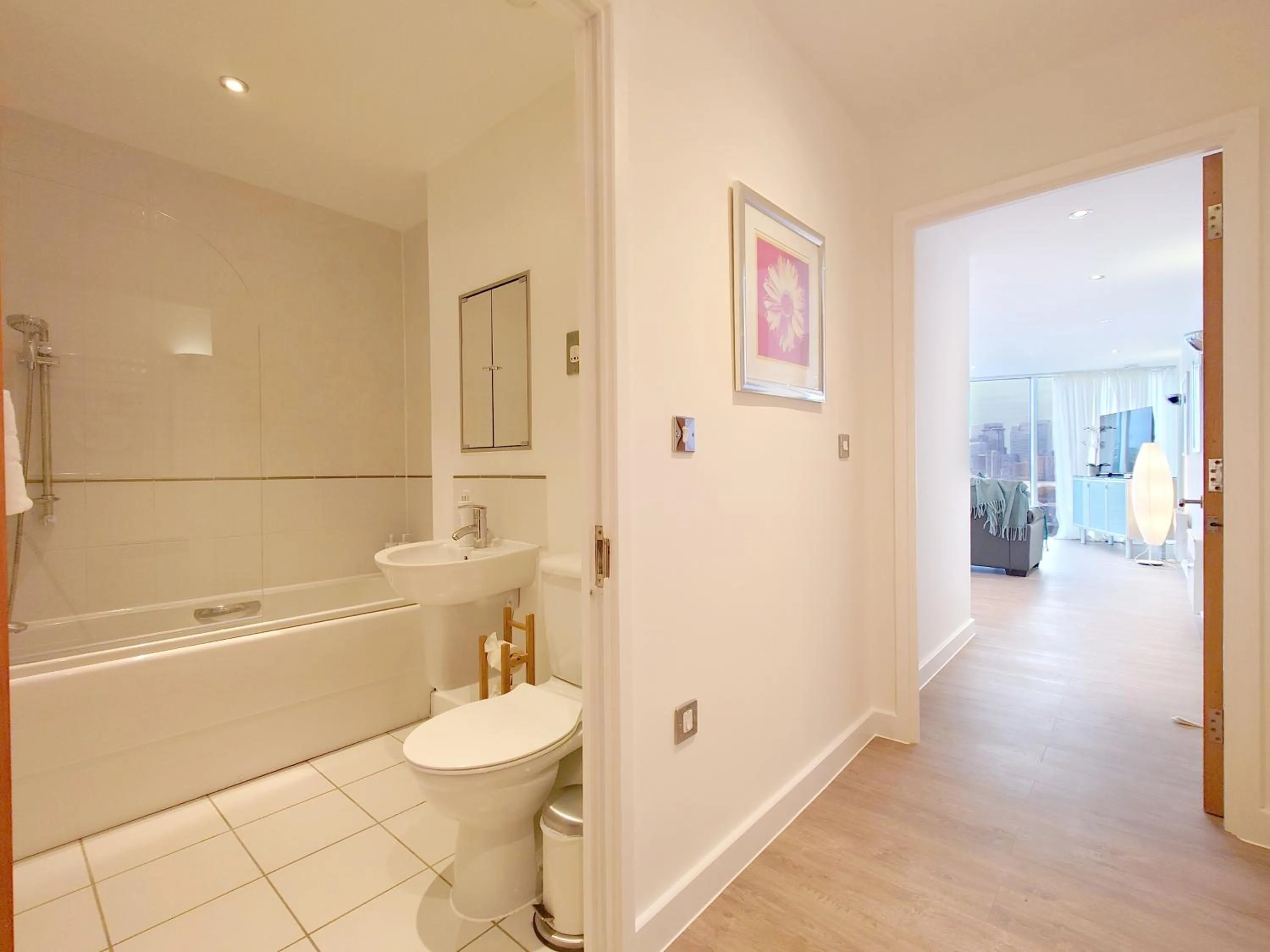 Deluxe Two Bed Apartment with River & City View