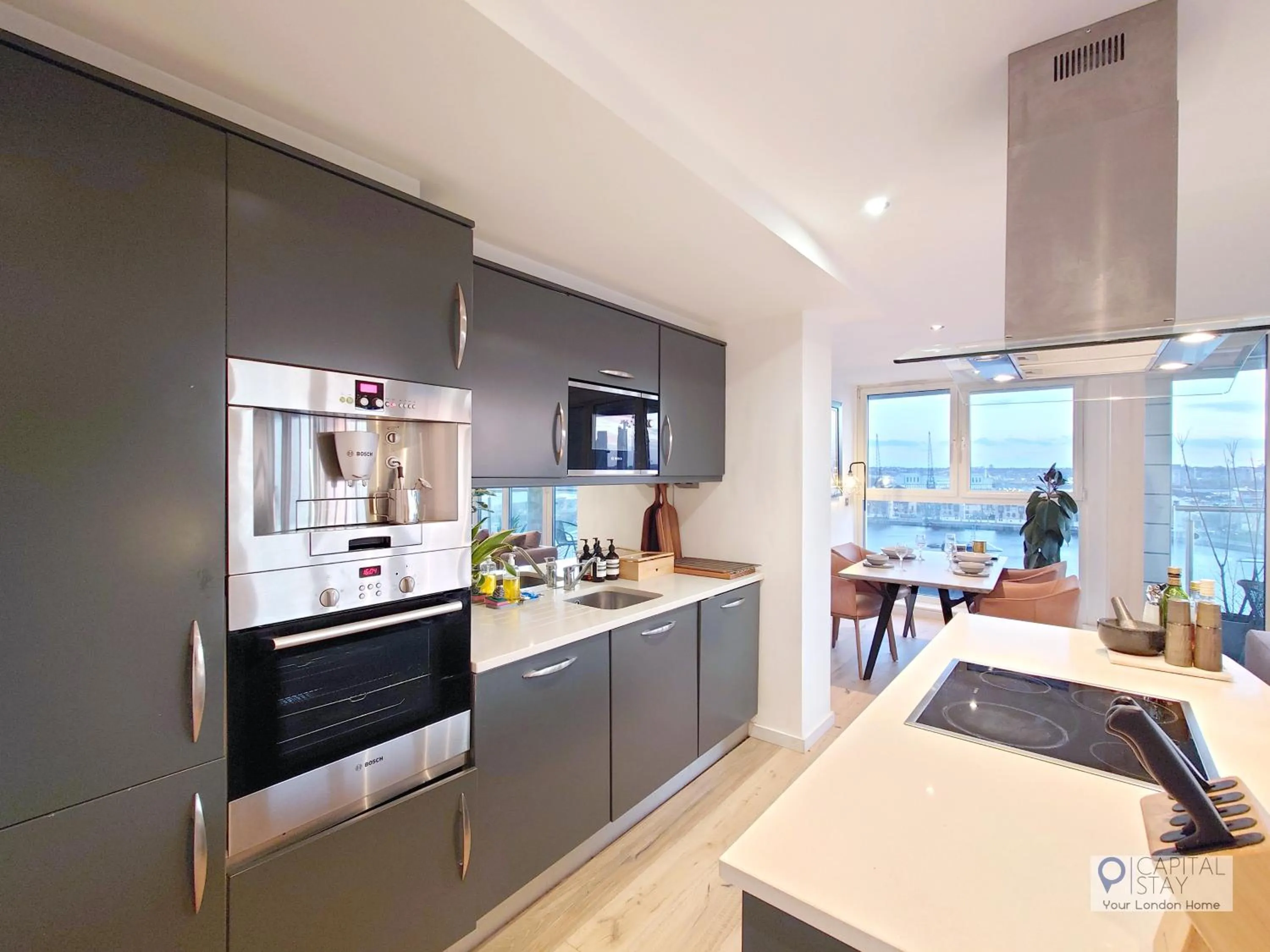 Kitchen or kitchenette in Deluxe Two Bed Apartment with River & City View