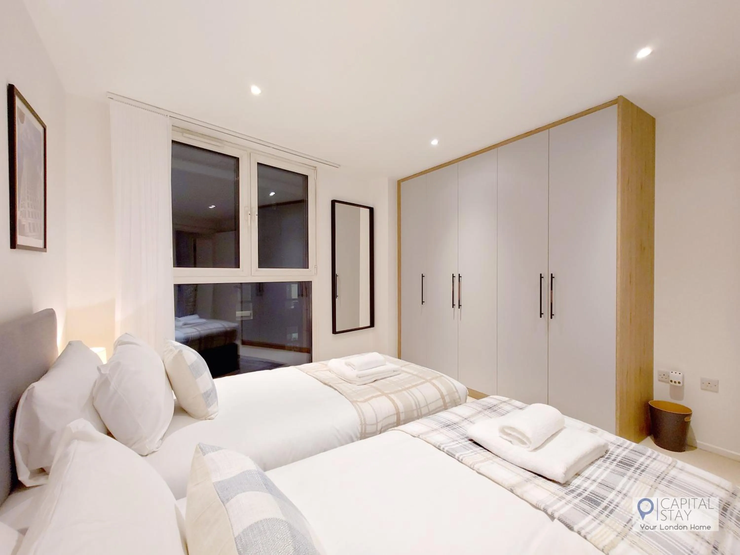 Bedroom, Bed in Deluxe Two Bed Apartment with River & City View