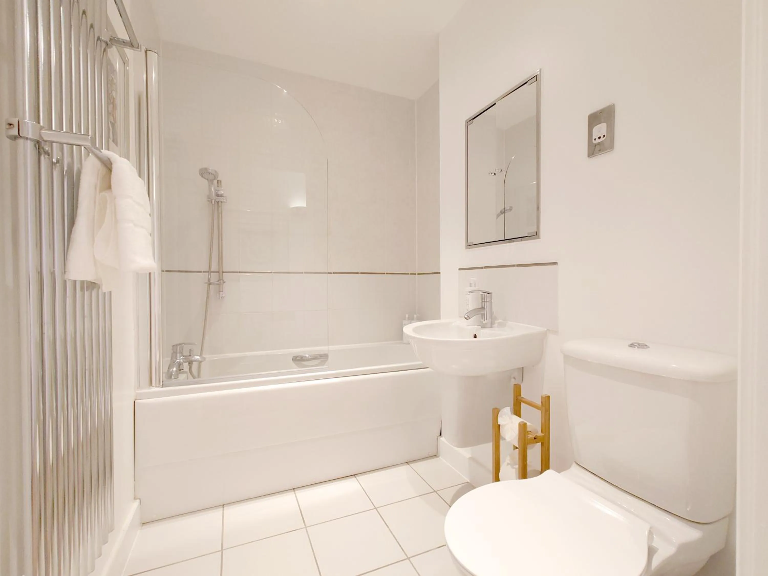 Deluxe Two Bed Apartment with River & City View