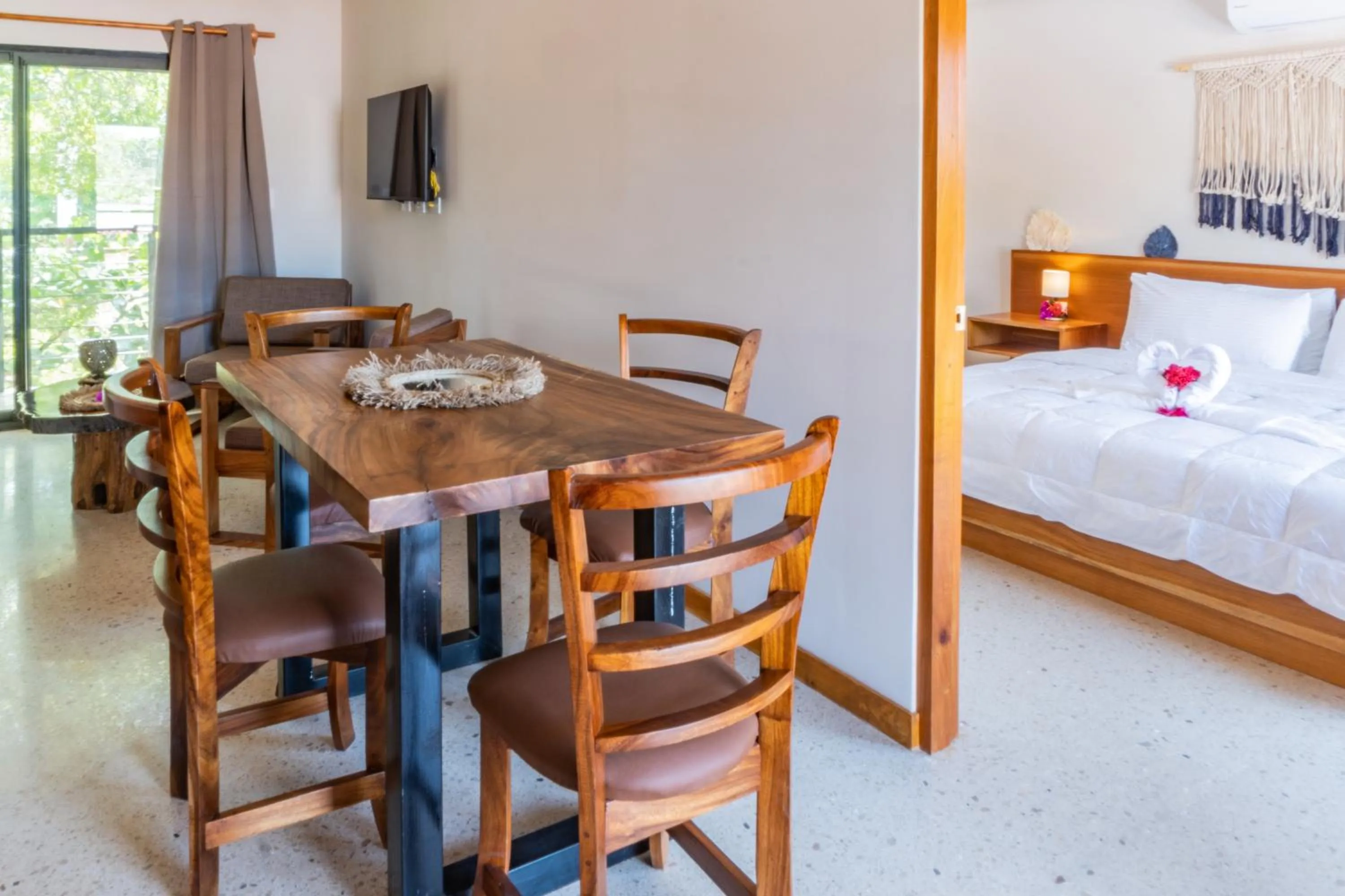 Living room, Bed in Residencias Samara