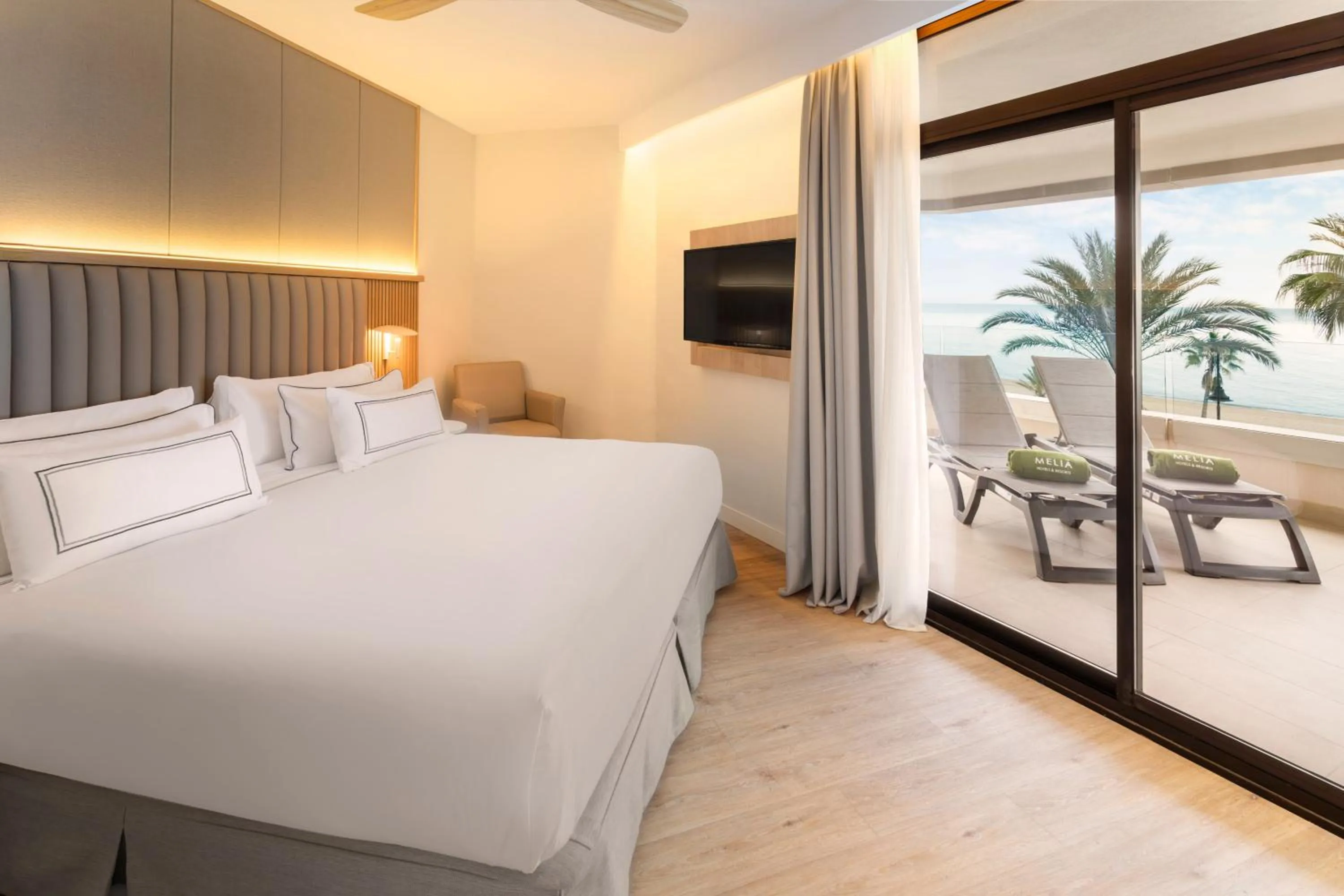 Bedroom, Bed in Melia Costa del Sol