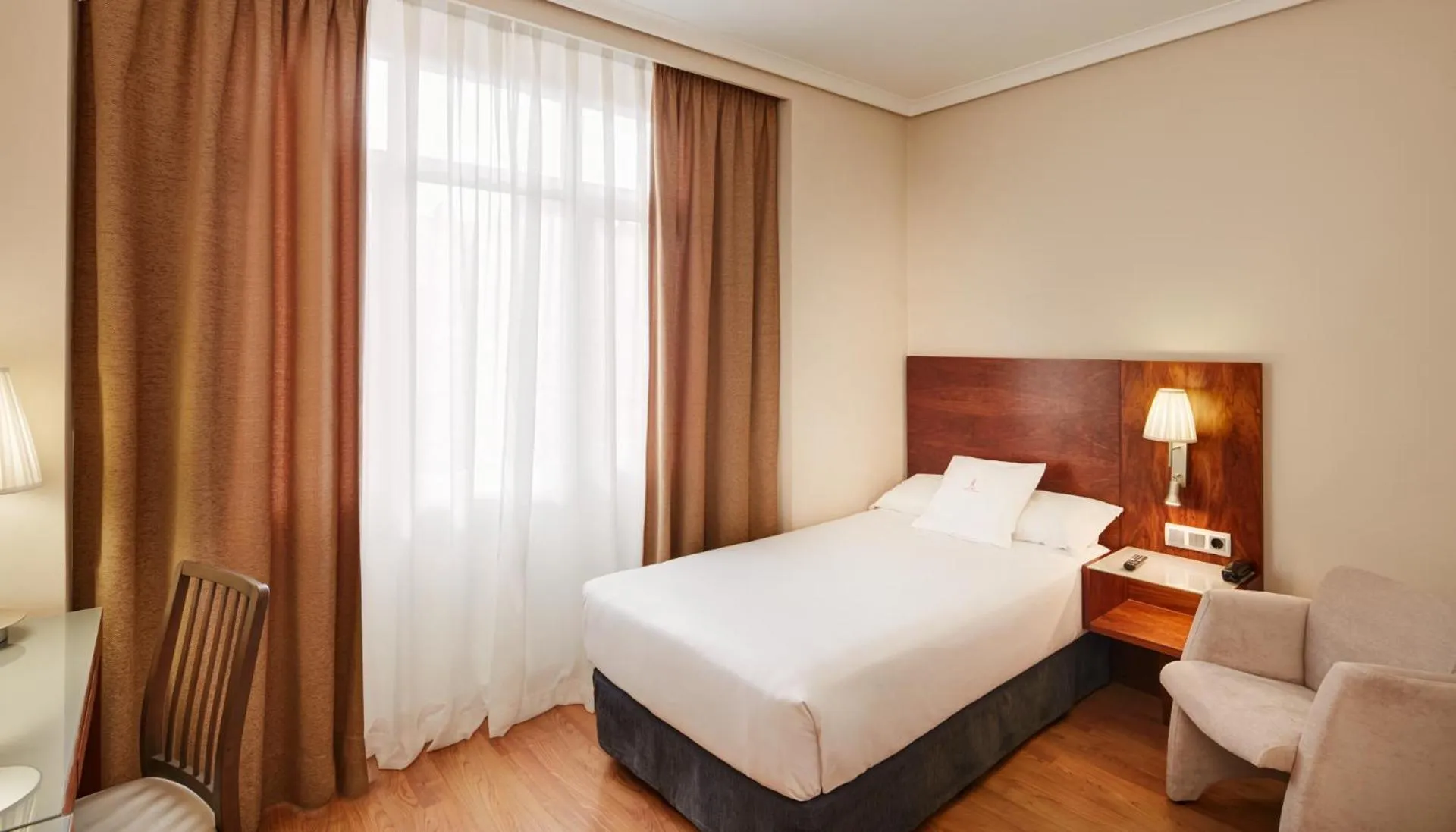 Bed in Sercotel Los Llanos