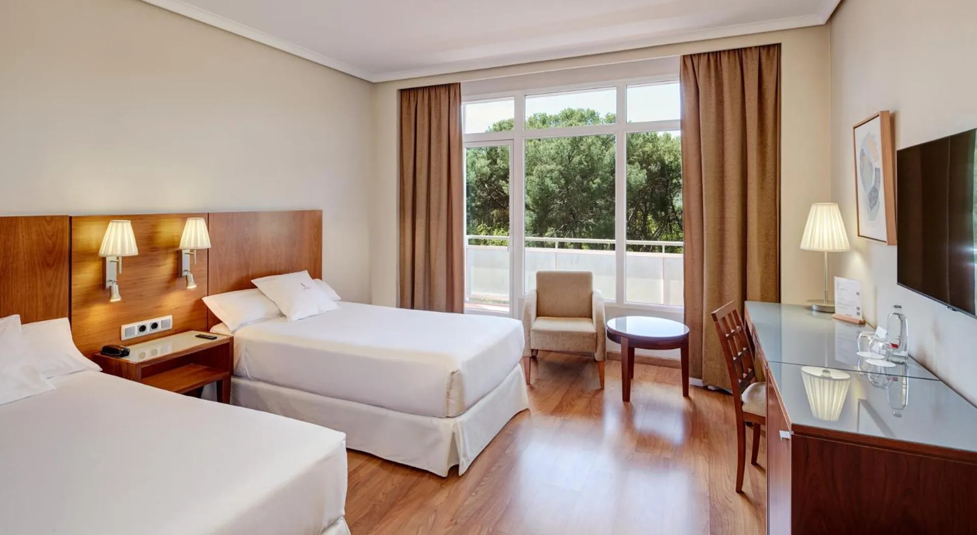 Bed in Sercotel Los Llanos