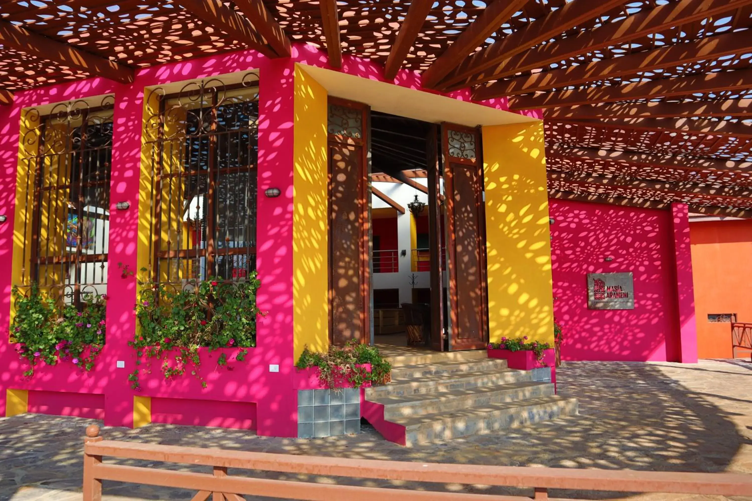 Restaurant/places to eat in MASIA ARAMENI Restaurant/places to eat in MASIA ARAMENI