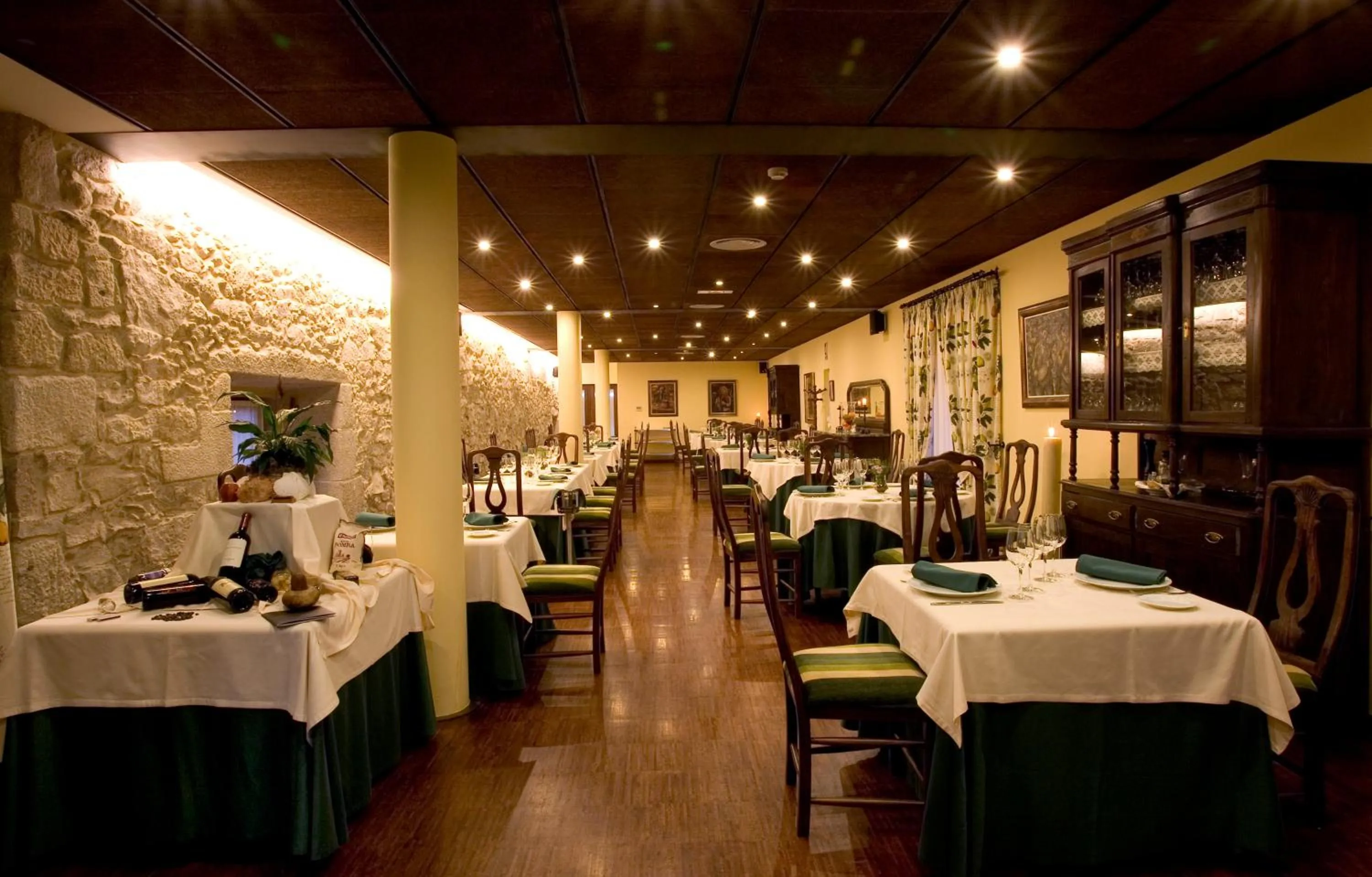 Restaurant/places to eat in Hotel Pazo de Lestrove by Pousadas de Compostela