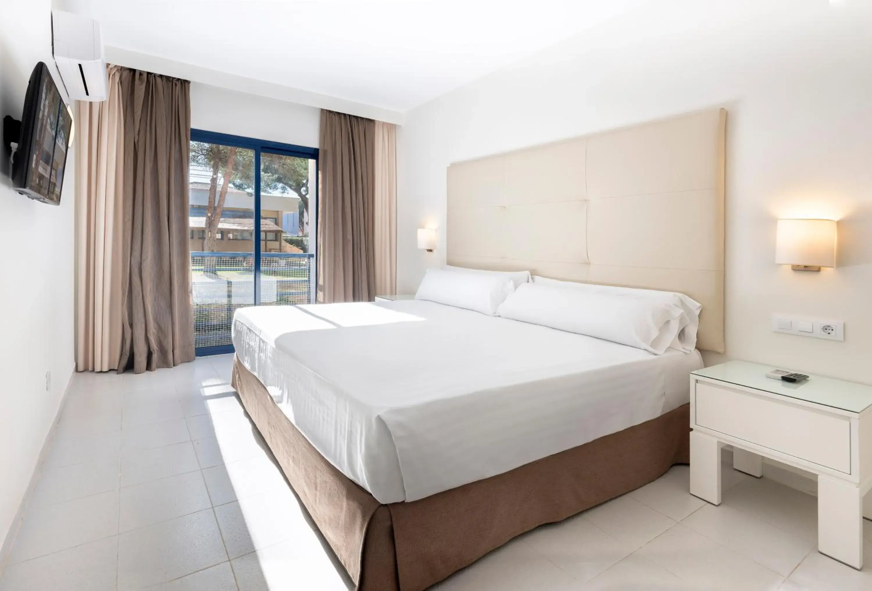 Bedroom, Bed in Sol Sancti Petri Aparthotel Bedroom, Bed in Sol Sancti Petri Aparthotel