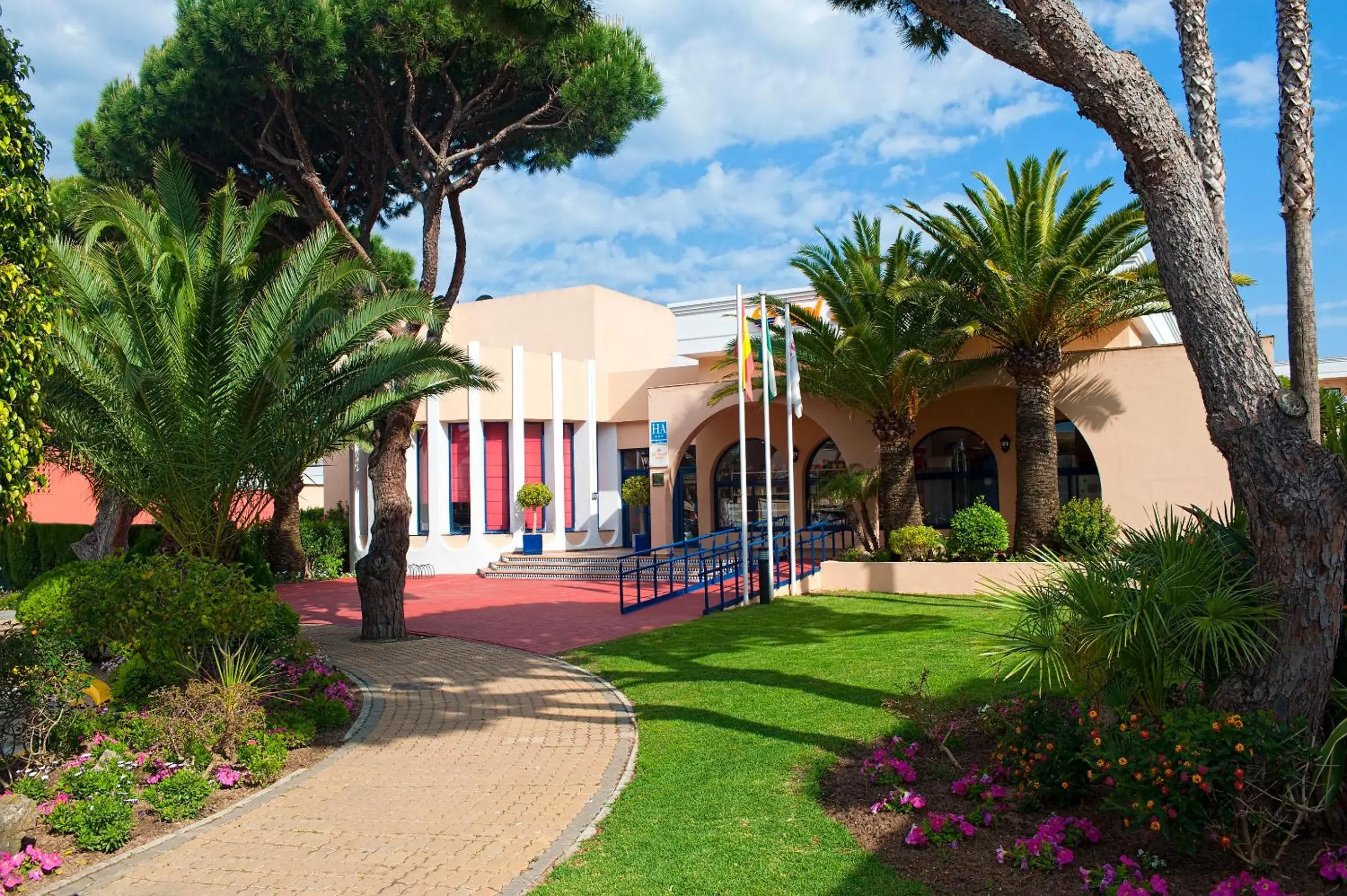 Property building in Sol Sancti Petri Aparthotel Property building in Sol Sancti Petri Aparthotel