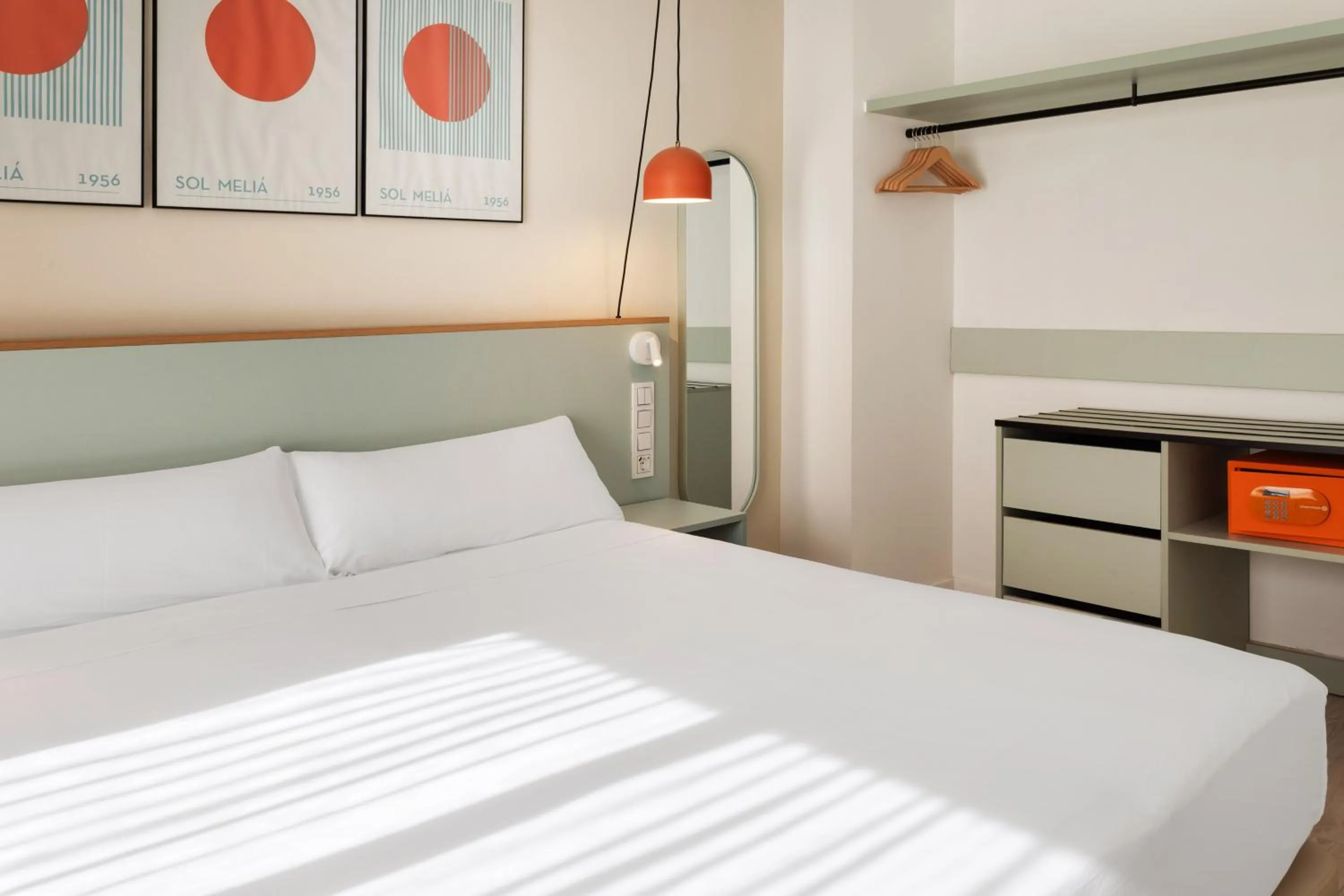 Bed in Sol Sancti Petri Aparthotel