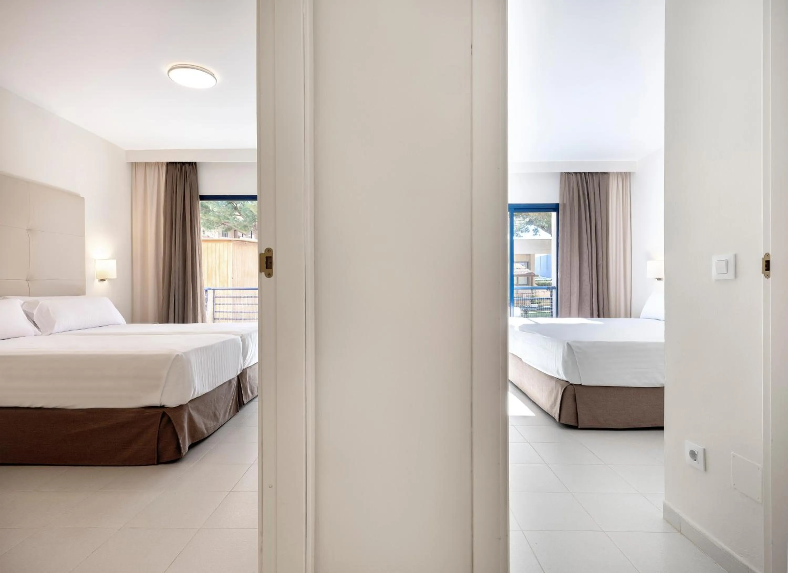 Bedroom, Bed in Sol Sancti Petri Aparthotel