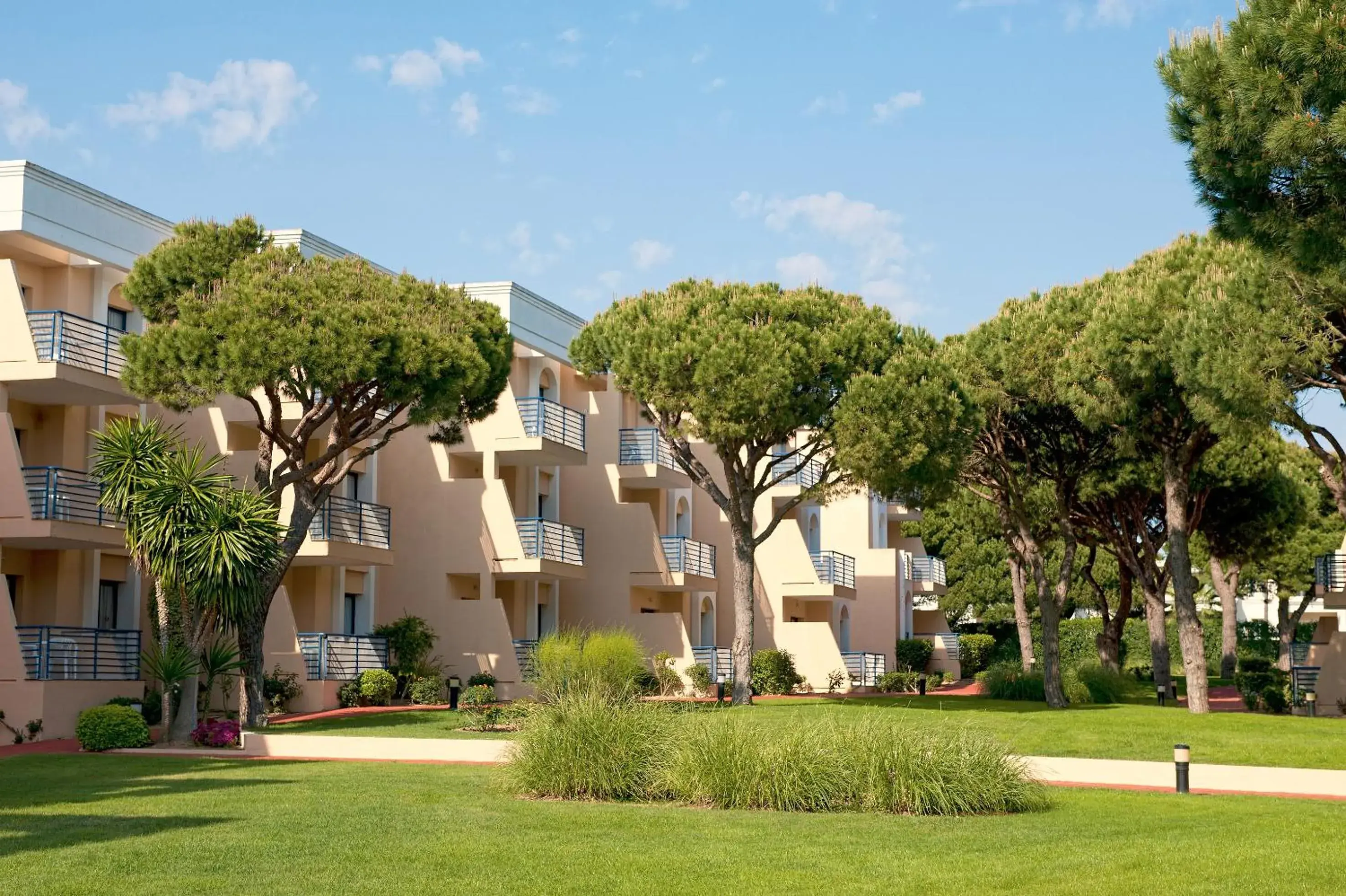 Facade/entrance in Sol Sancti Petri Aparthotel Facade/entrance in Sol Sancti Petri Aparthotel