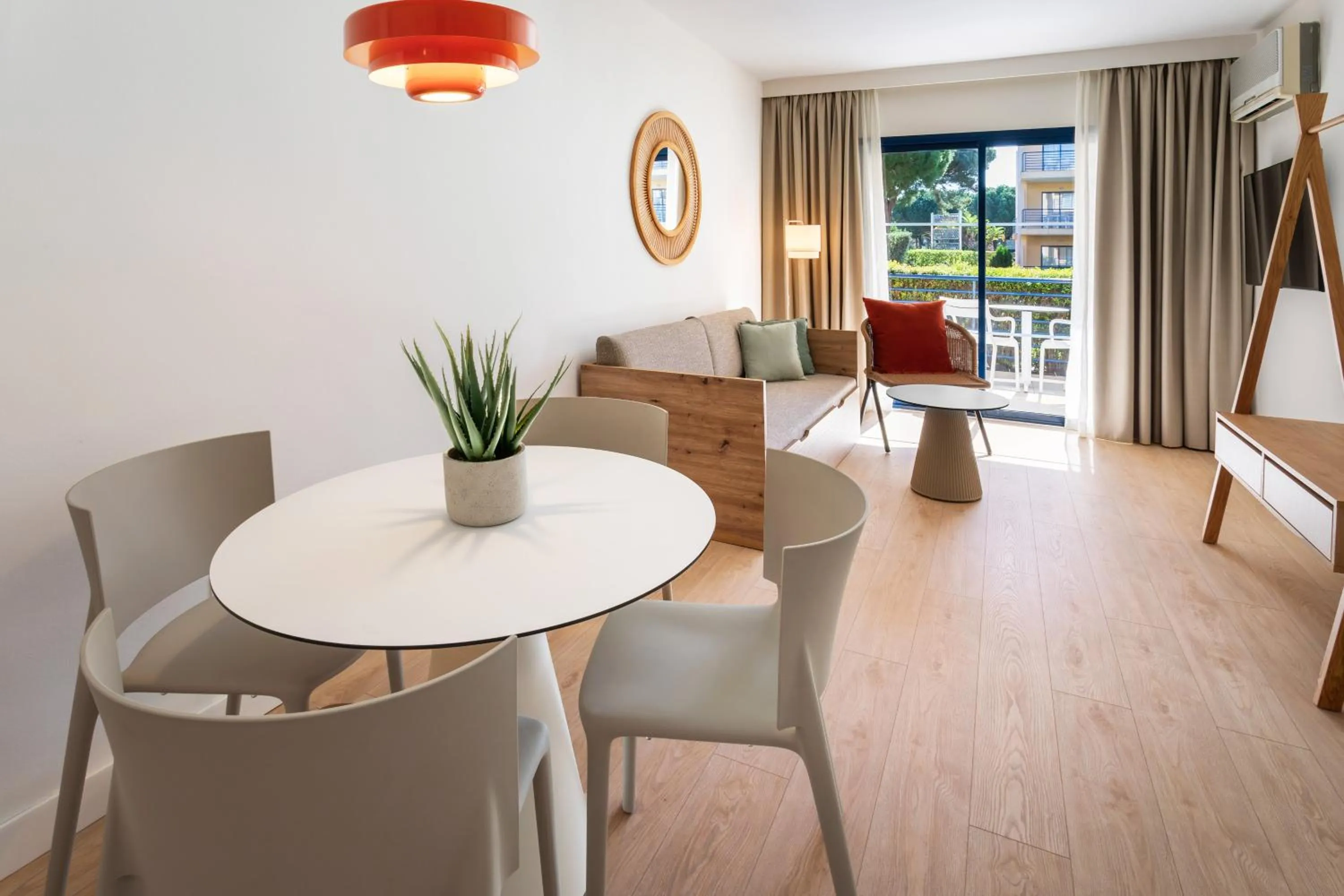 Living room in Sol Sancti Petri Aparthotel