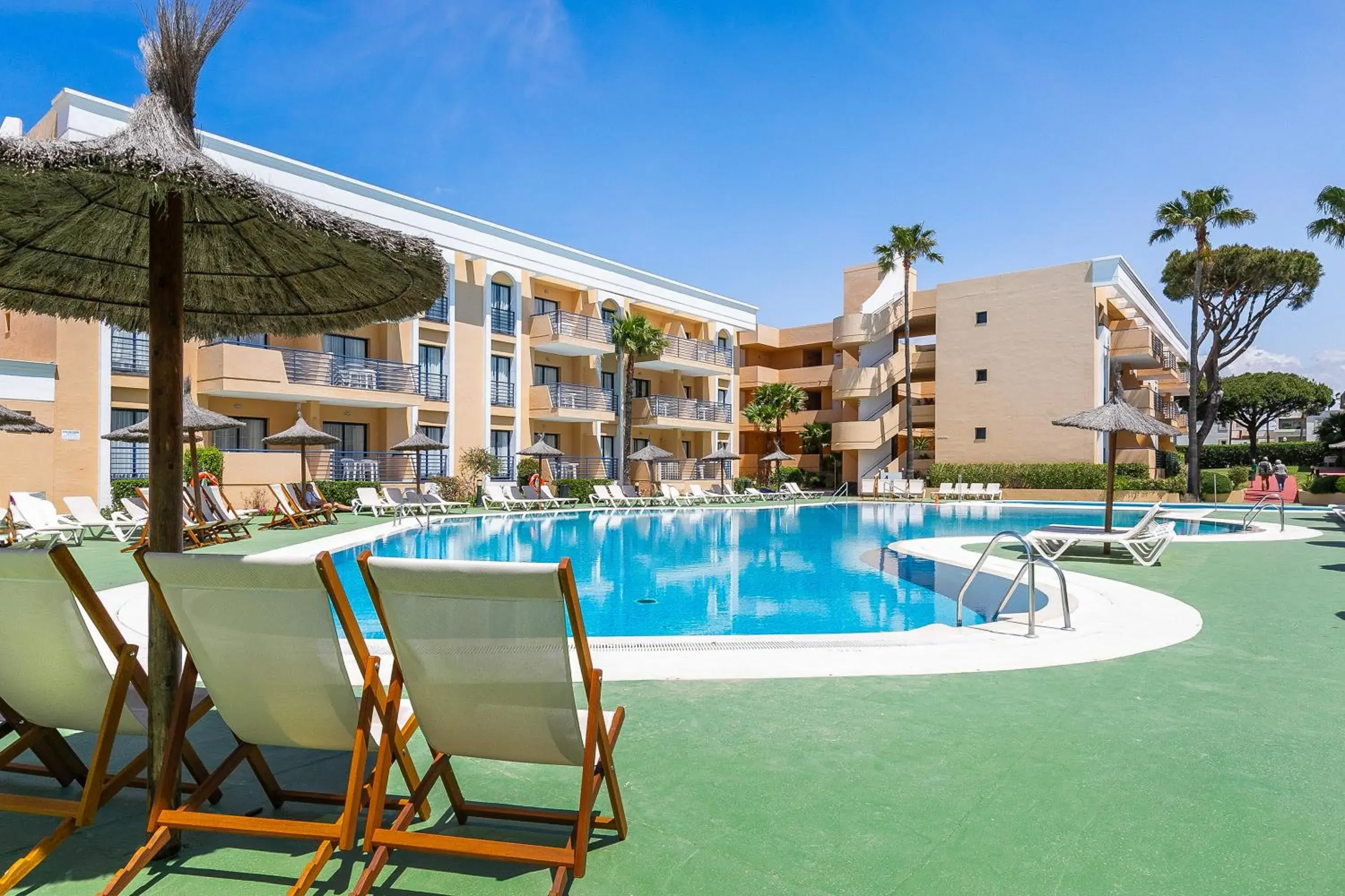 Pool view in Sol Sancti Petri Aparthotel Pool view in Sol Sancti Petri Aparthotel