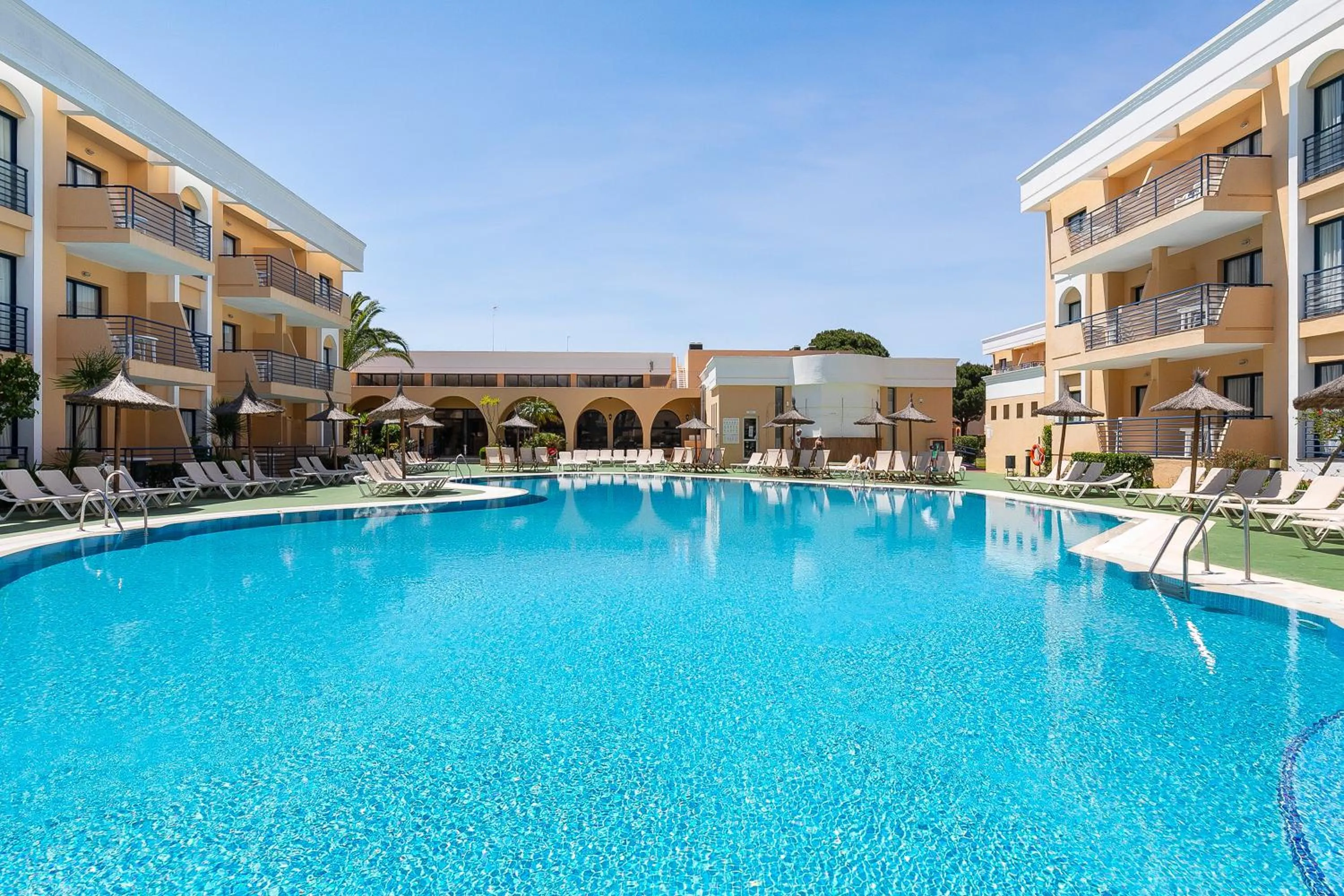 Pool view in Sol Sancti Petri Aparthotel