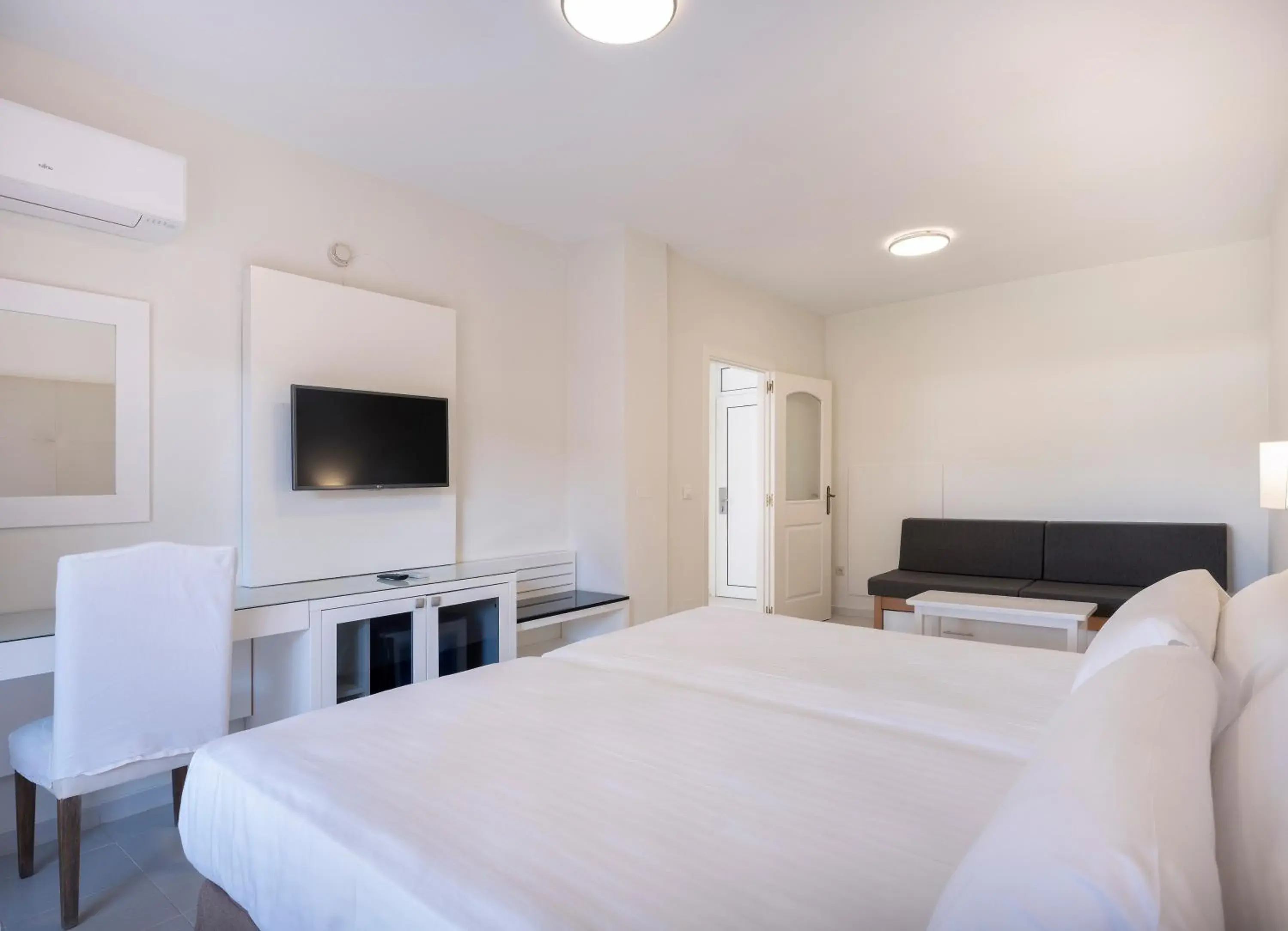 Bedroom, Bed in Sol Sancti Petri Aparthotel Bedroom, Bed in Sol Sancti Petri Aparthotel