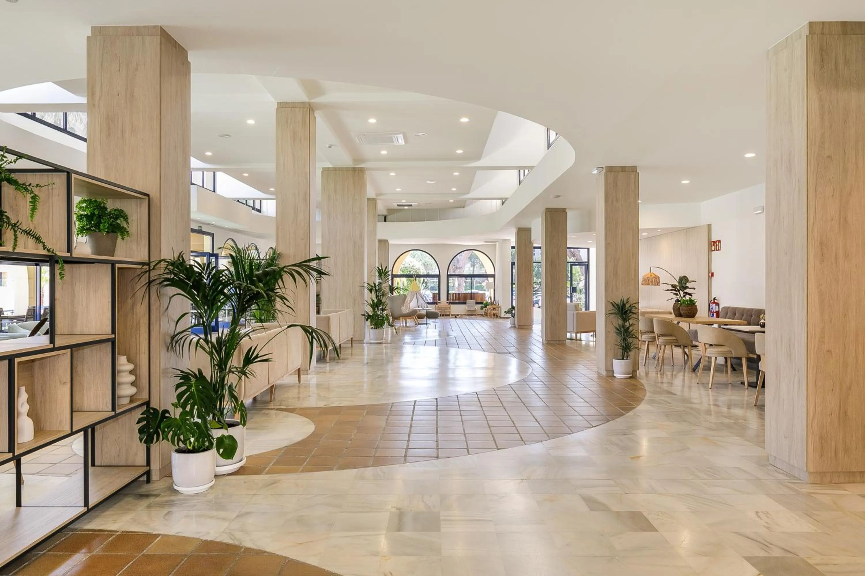 Facade/entrance in Sol Sancti Petri Aparthotel