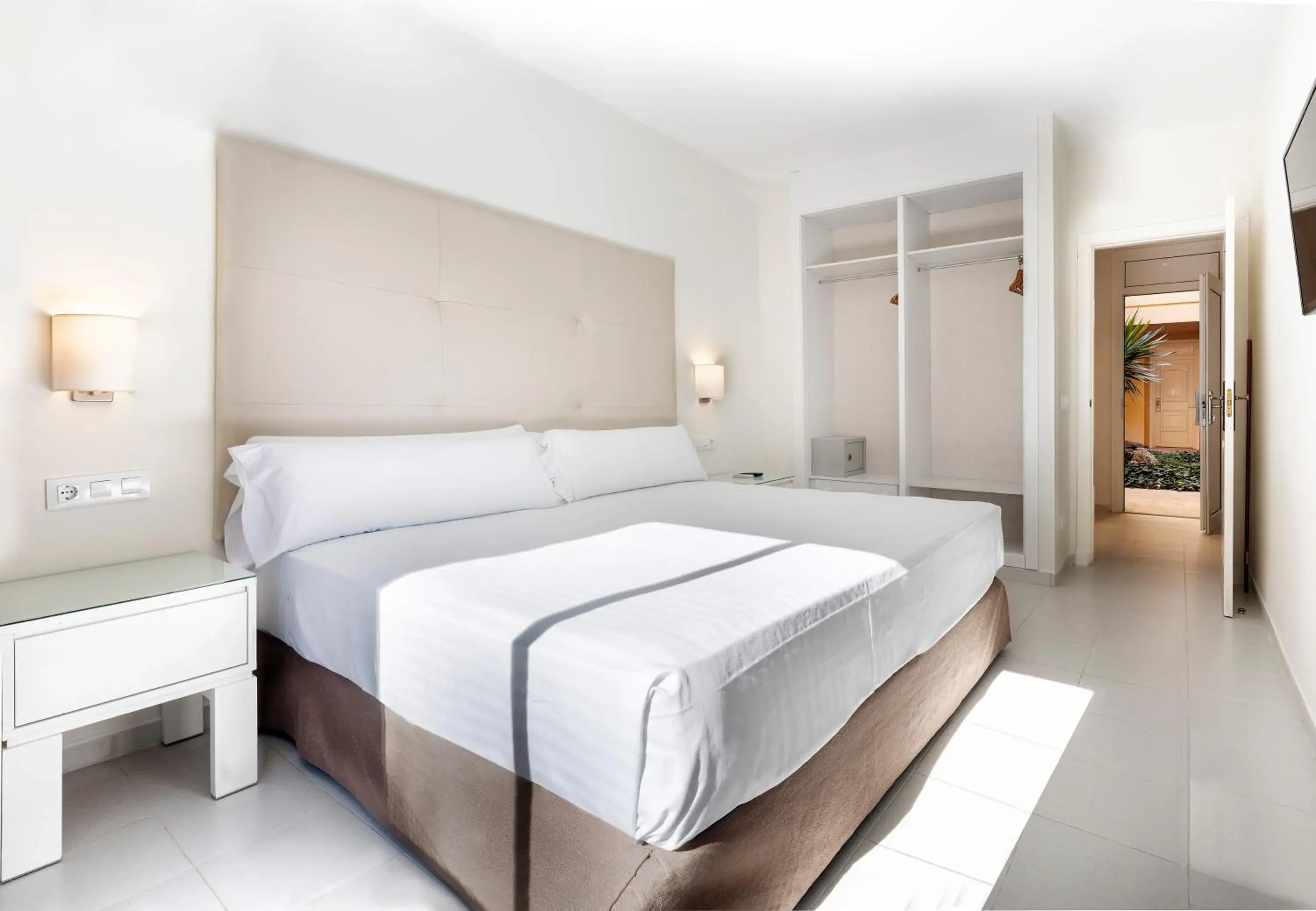 Bedroom, Bed in Sol Sancti Petri Aparthotel Bedroom, Bed in Sol Sancti Petri Aparthotel