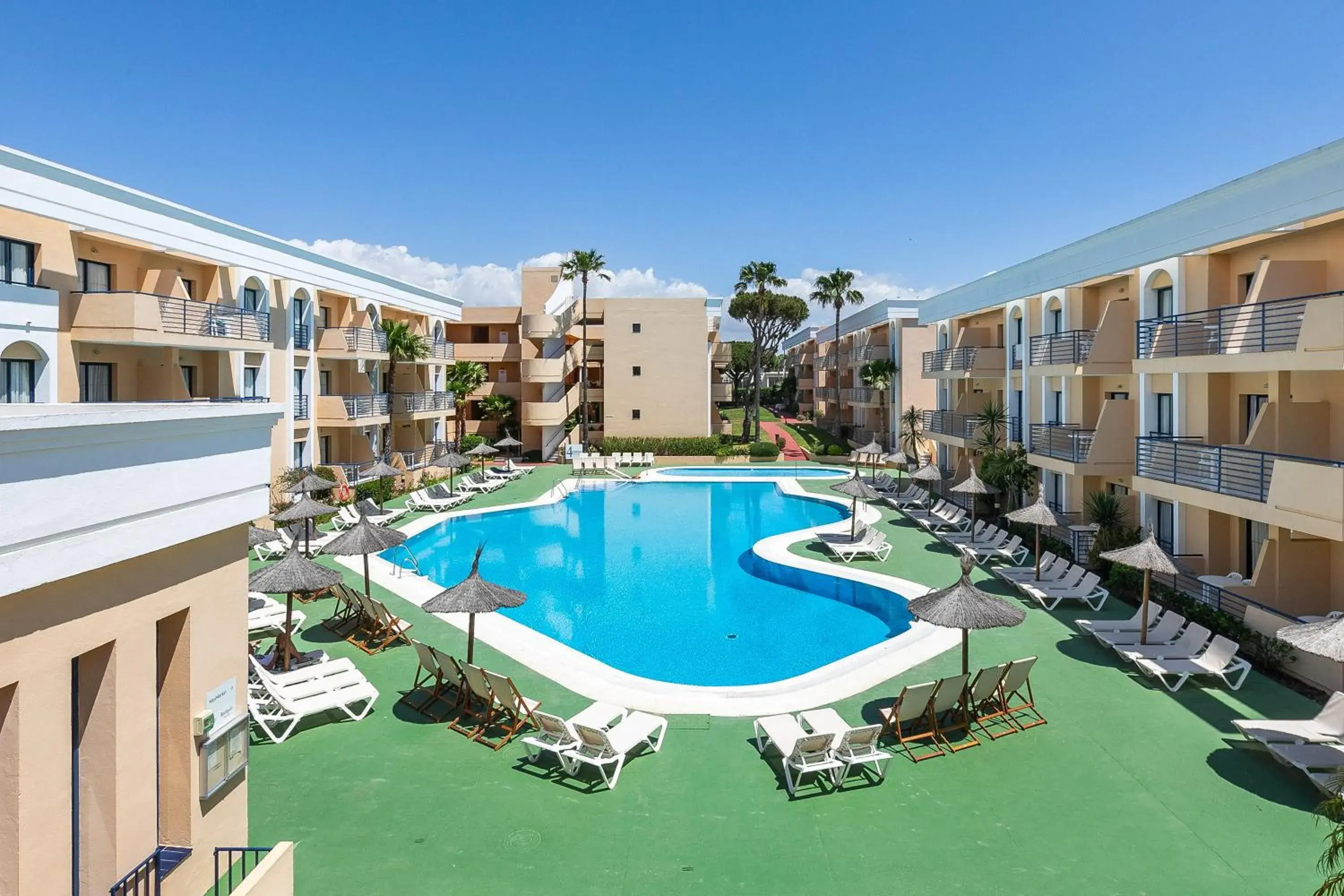 Pool view in Sol Sancti Petri Aparthotel Pool view in Sol Sancti Petri Aparthotel