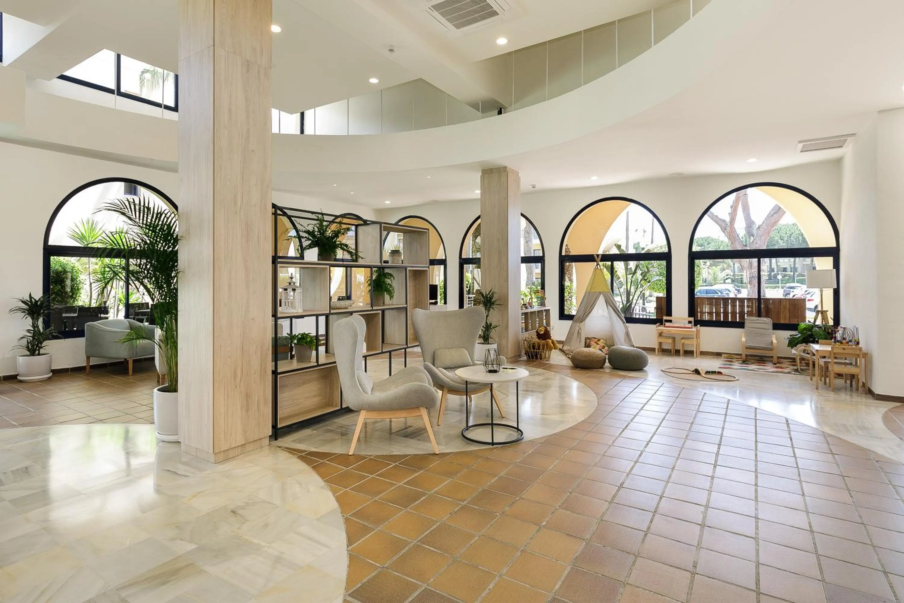 Facade/entrance in Sol Sancti Petri Aparthotel