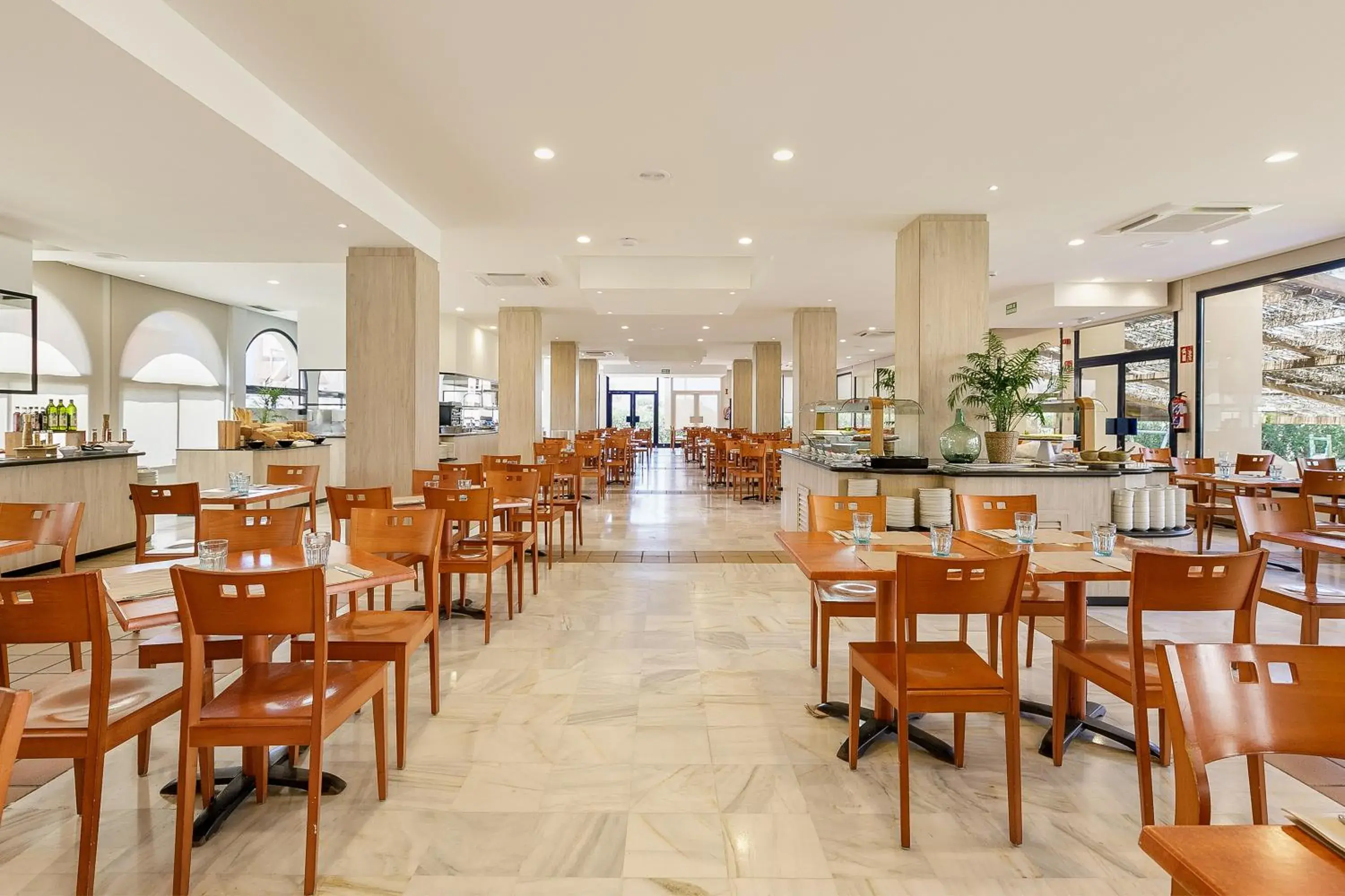 Restaurant/places to eat in Sol Sancti Petri Aparthotel Restaurant/places to eat in Sol Sancti Petri Aparthotel