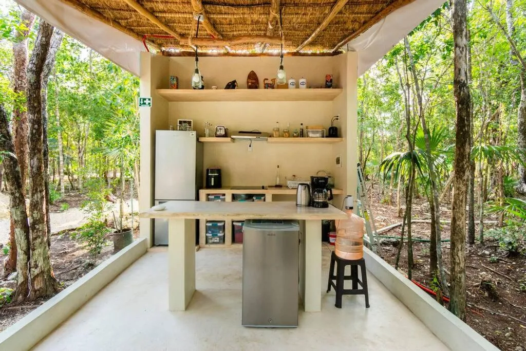 Communal kitchen in Glamping Mayan Glam