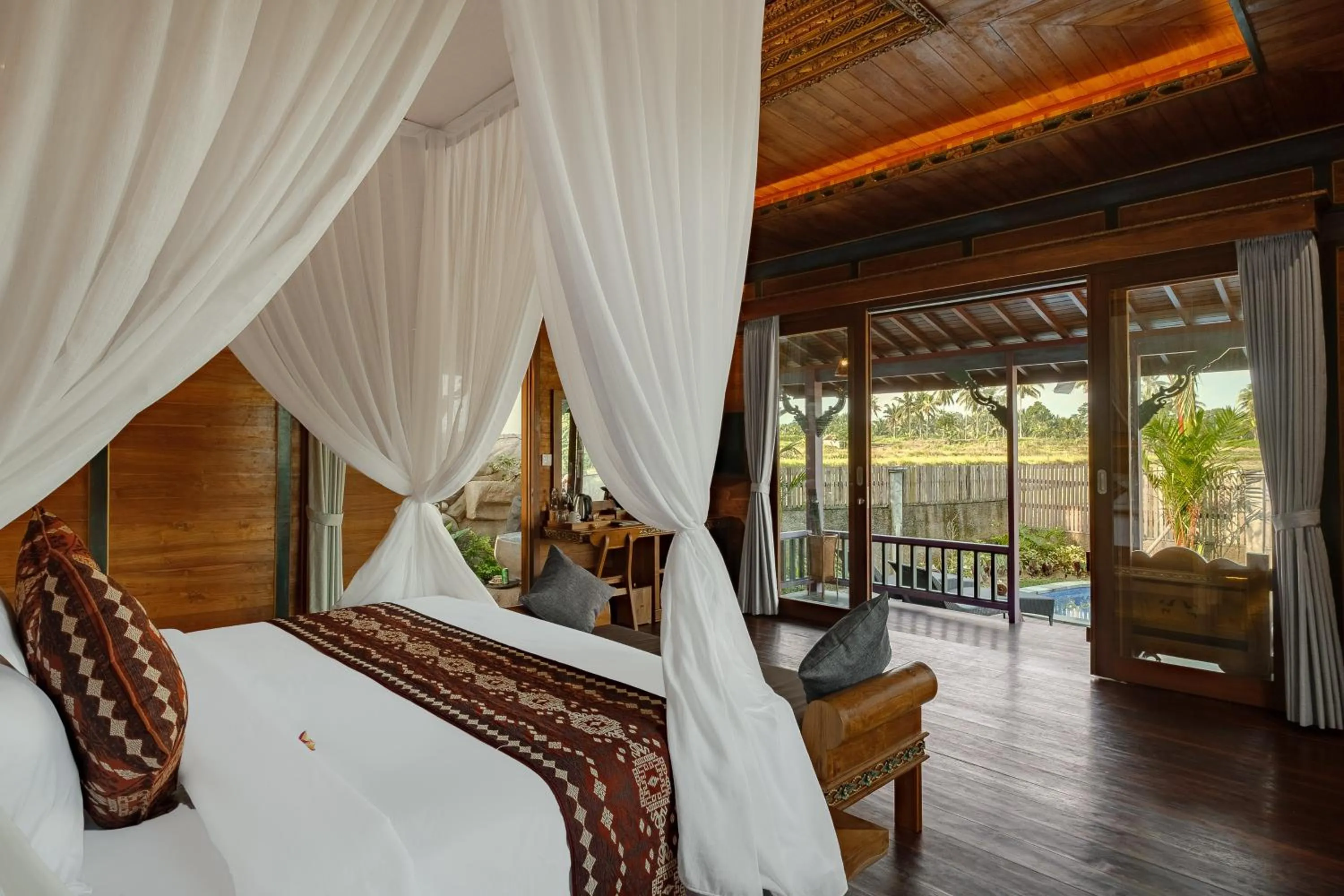 Bed in Gynandha Ubud Cottage