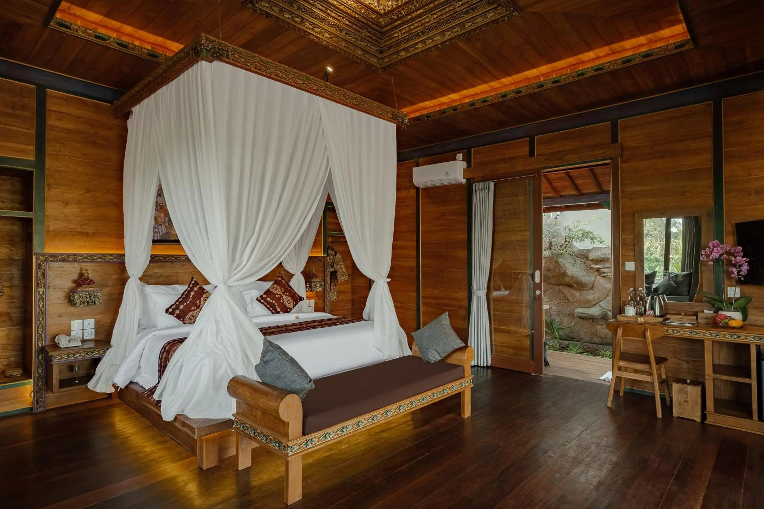 Bed in Gynandha Ubud Cottage