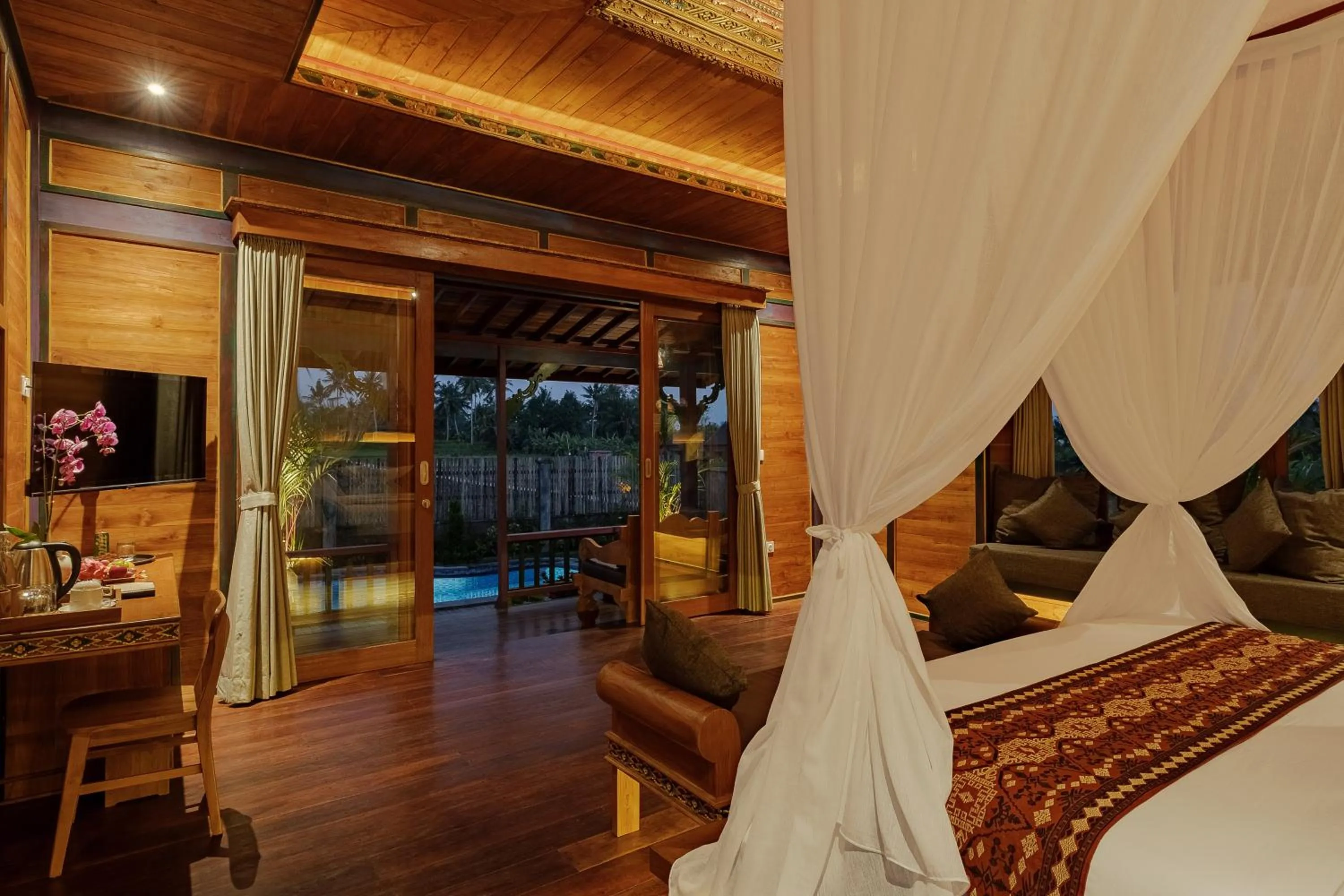 Bed in Gynandha Ubud Cottage