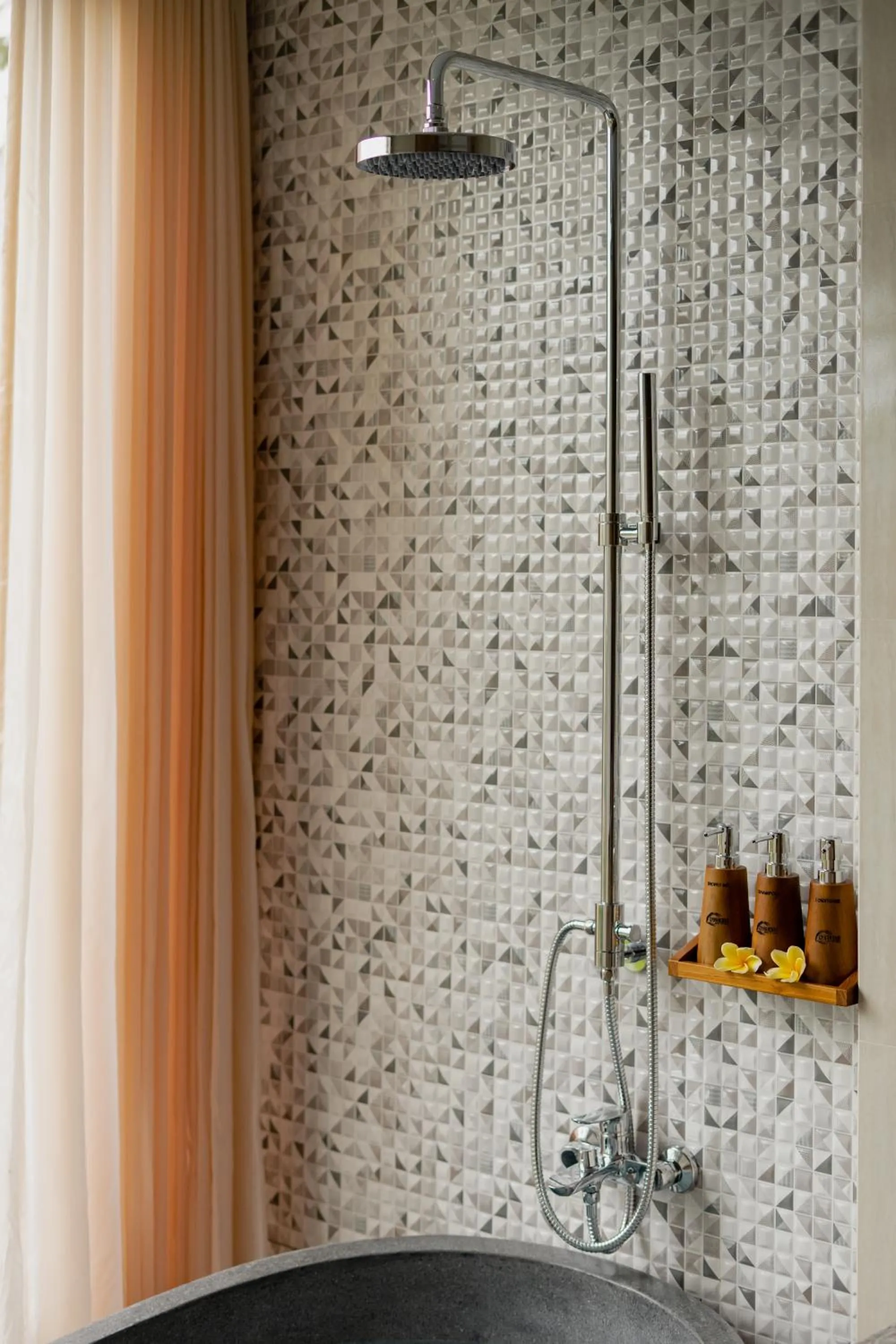 Shower in Gynandha Ubud Cottage