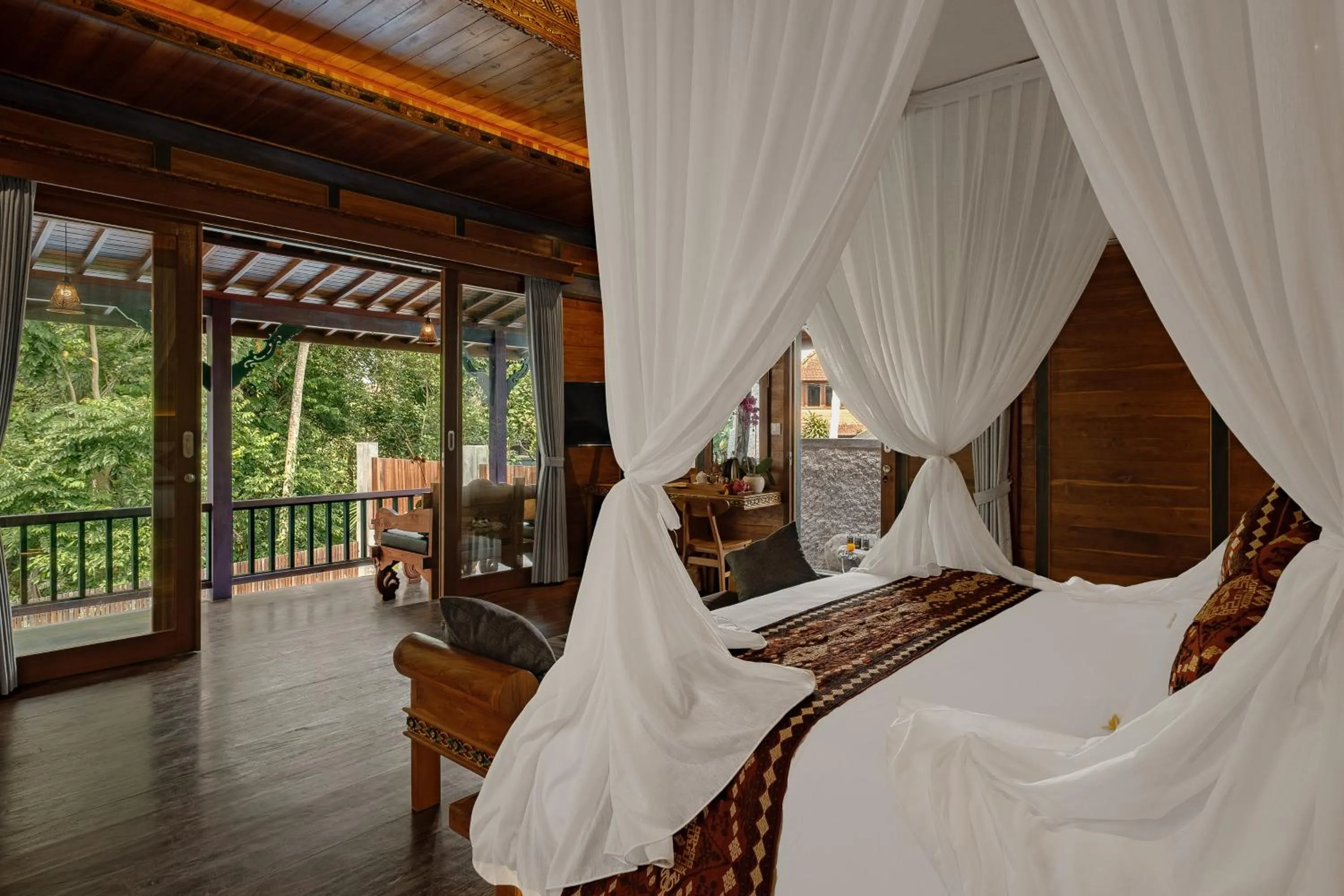 Bed in Gynandha Ubud Cottage