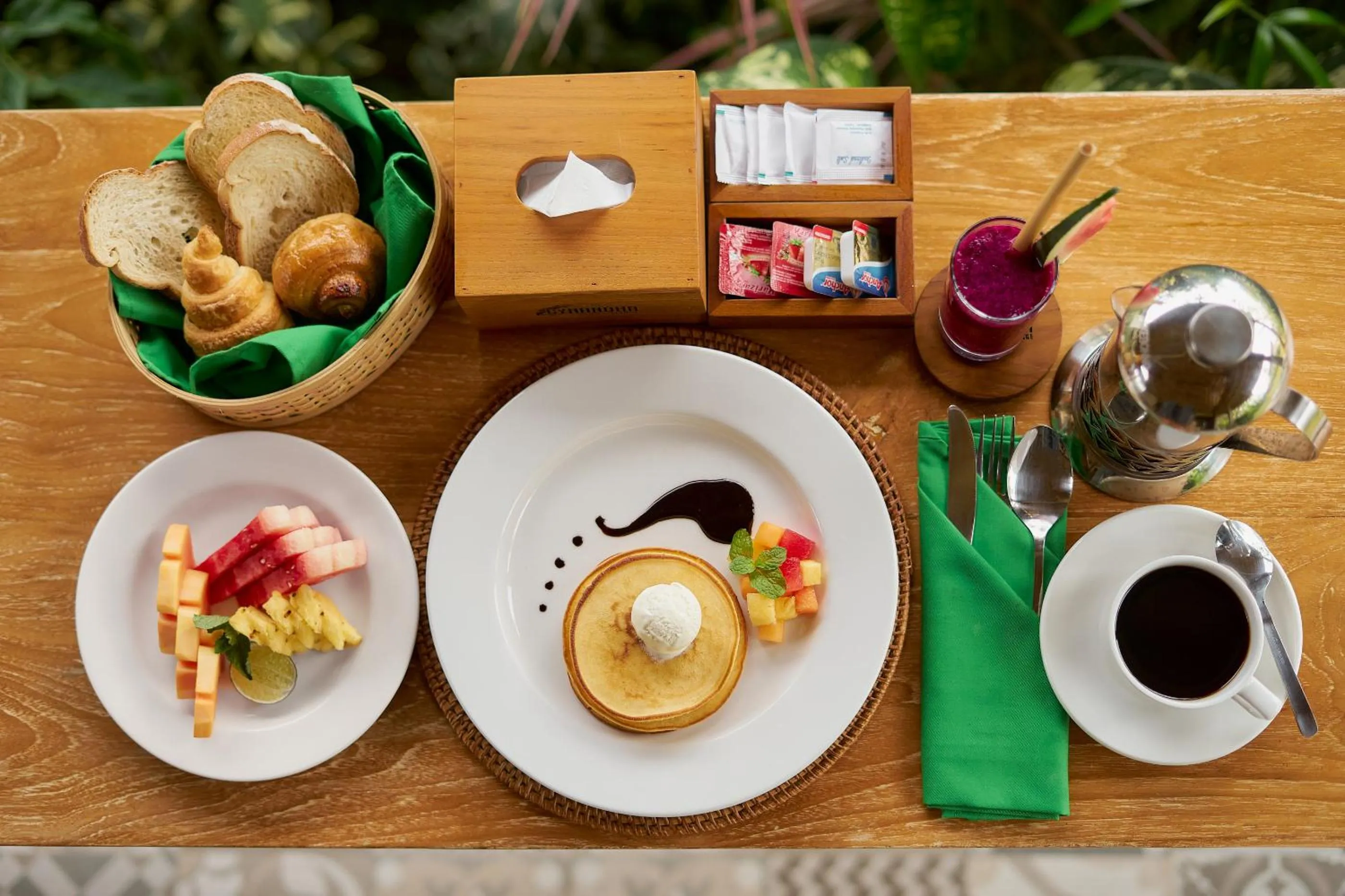 Food and drinks in Gynandha Ubud Cottage