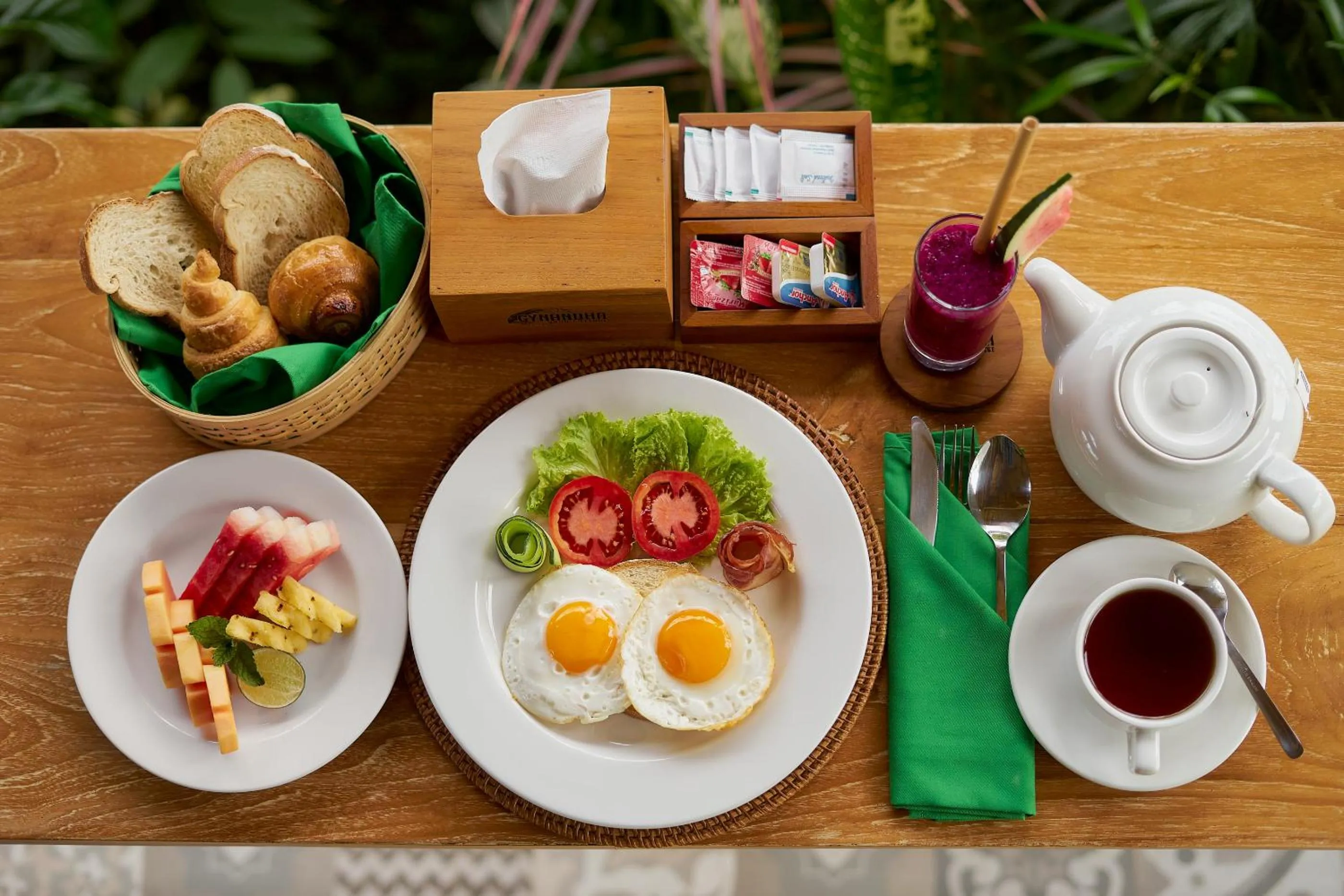 Food and drinks in Gynandha Ubud Cottage