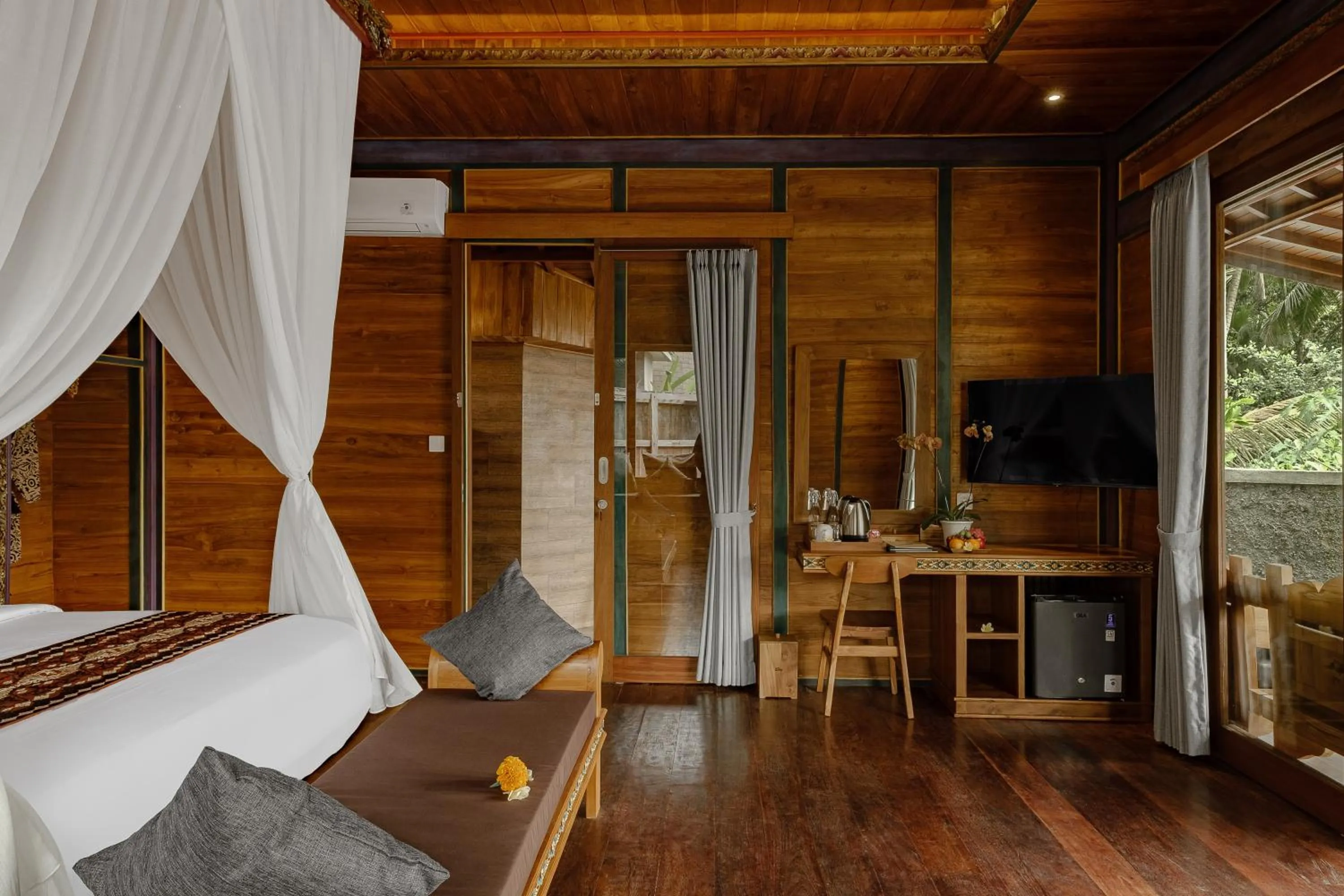 TV and multimedia in Gynandha Ubud Cottage