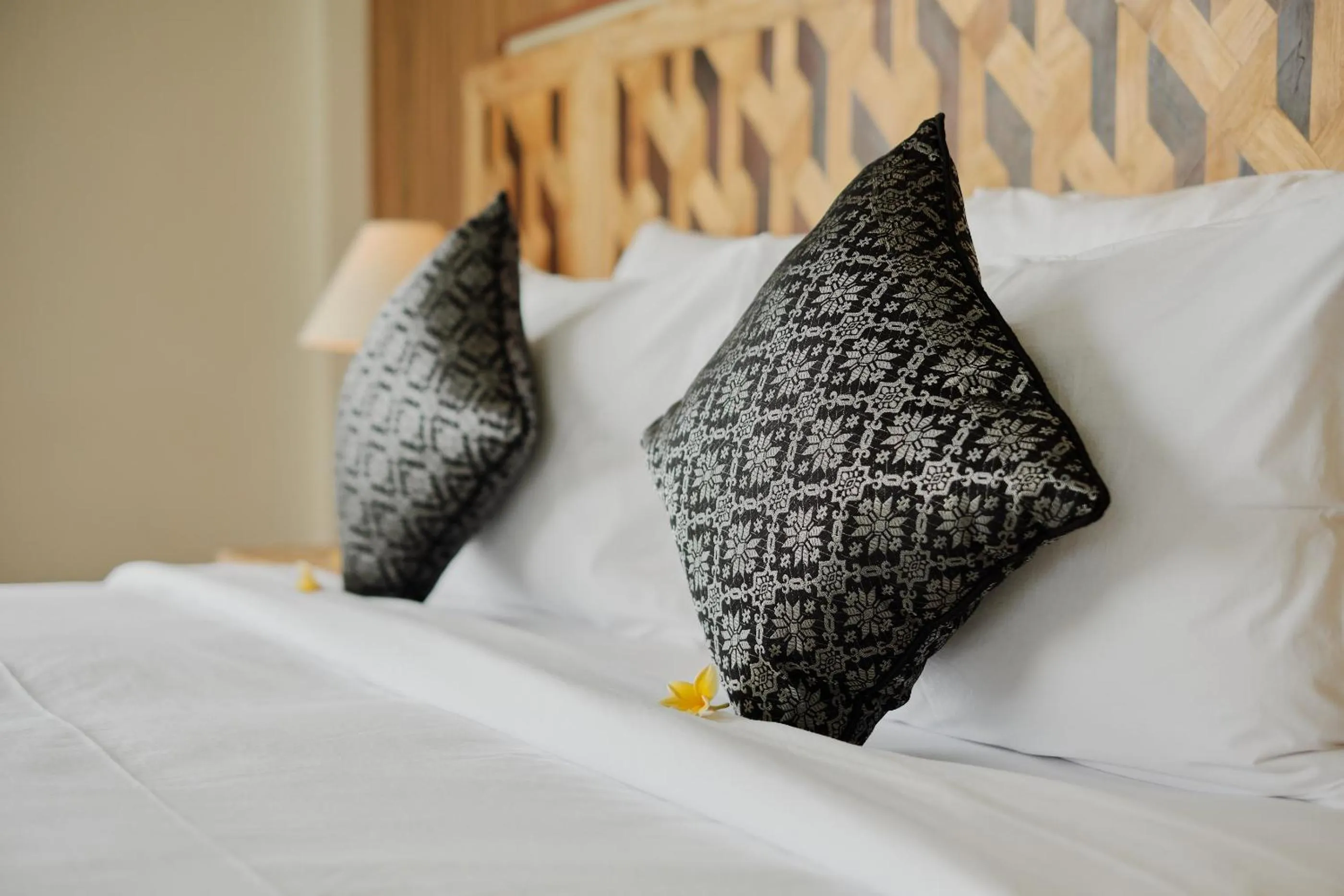 Bed in Gynandha Ubud Cottage