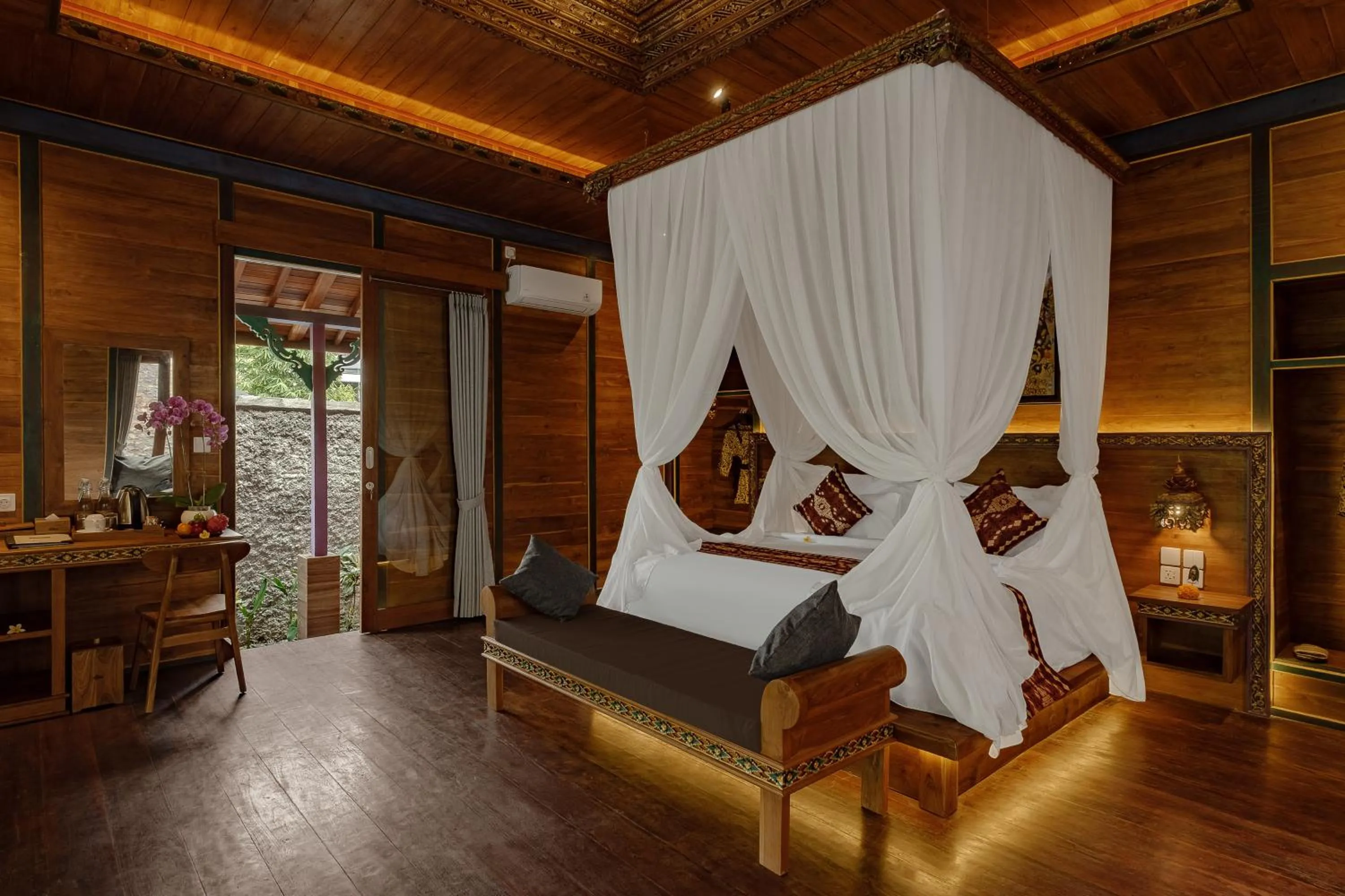 Bed in Gynandha Ubud Cottage