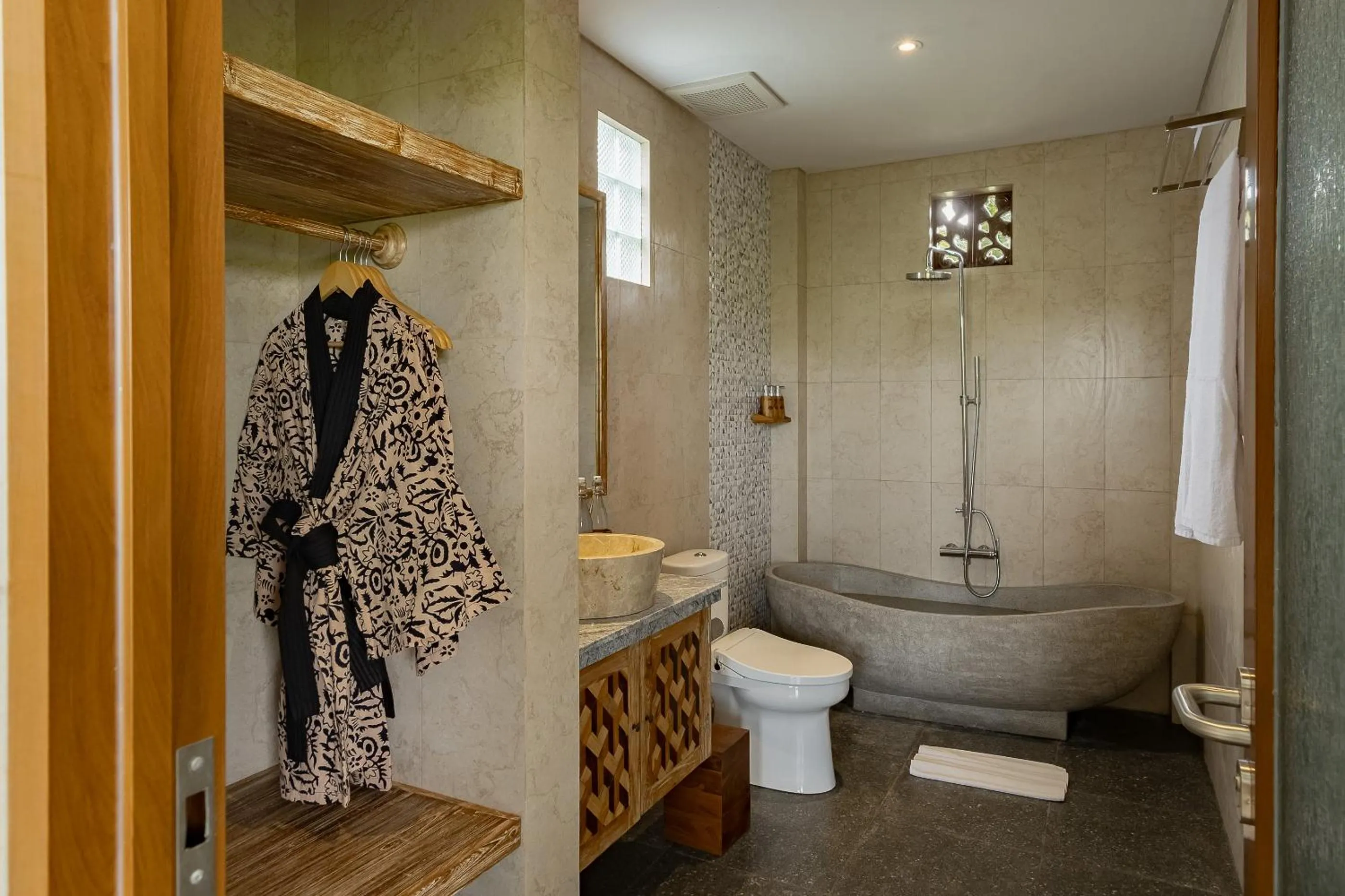 Shower in Gynandha Ubud Cottage