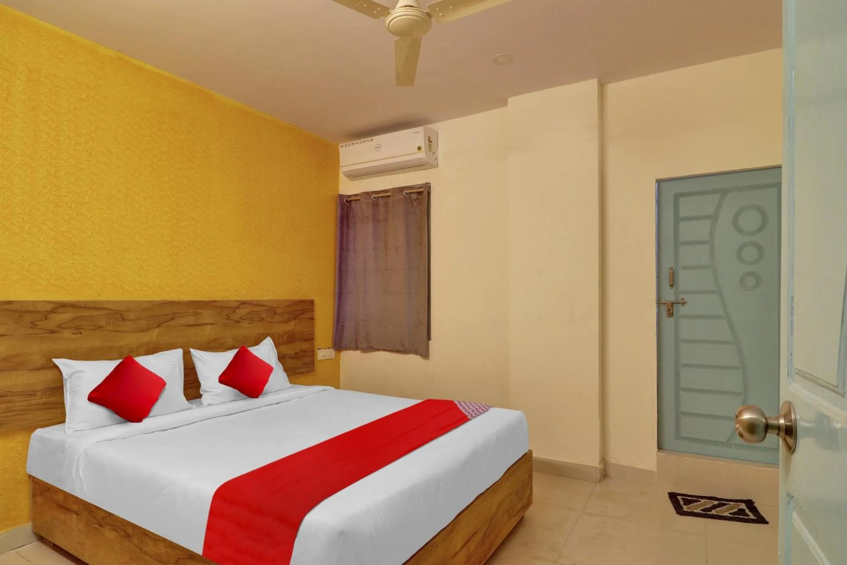 Bedroom, Bed in Hotel O R Square