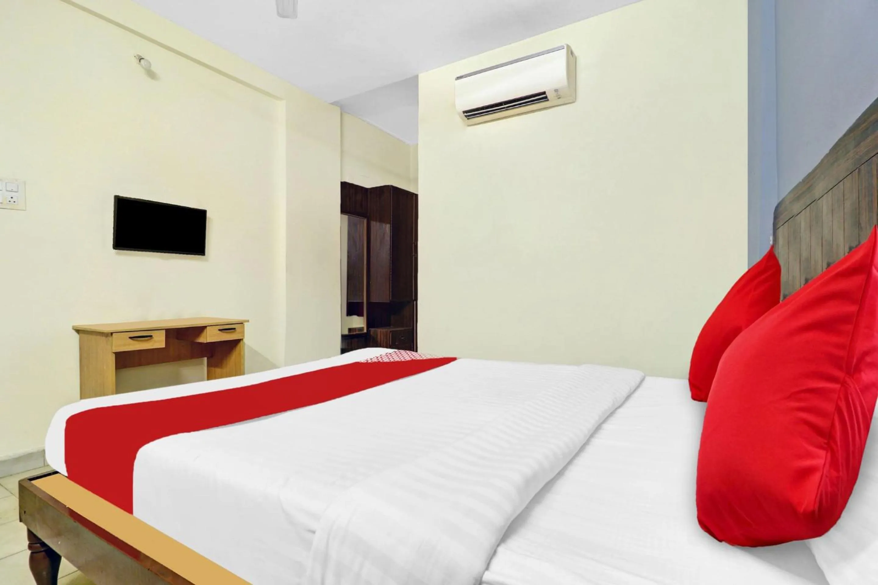 Bedroom, Bed in Hotel O HRR Hotels Near Paradise circle