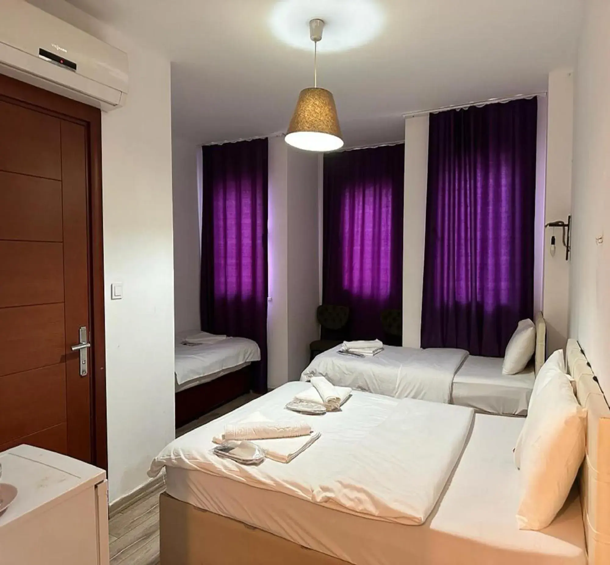 Standard Triple Room in Taksim Soushian Hotel Standard Triple Room in Taksim Soushian Hotel