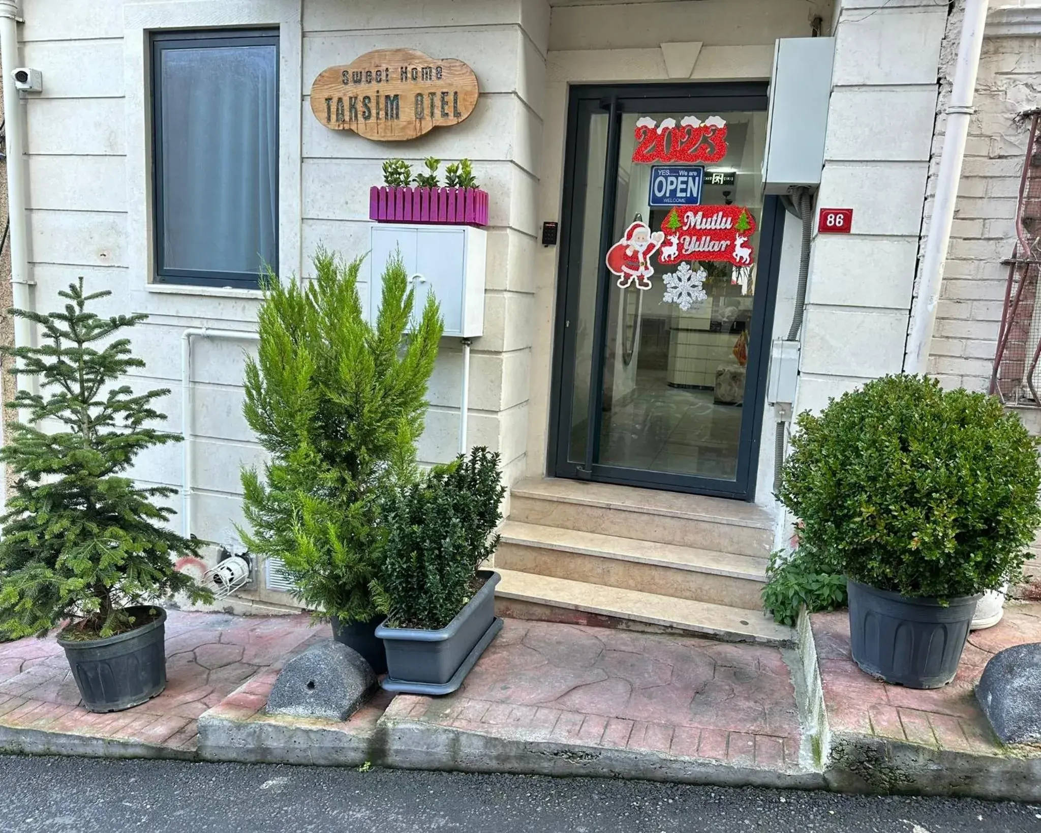 Facade/entrance in Taksim Soushian Hotel Facade/entrance in Taksim Soushian Hotel