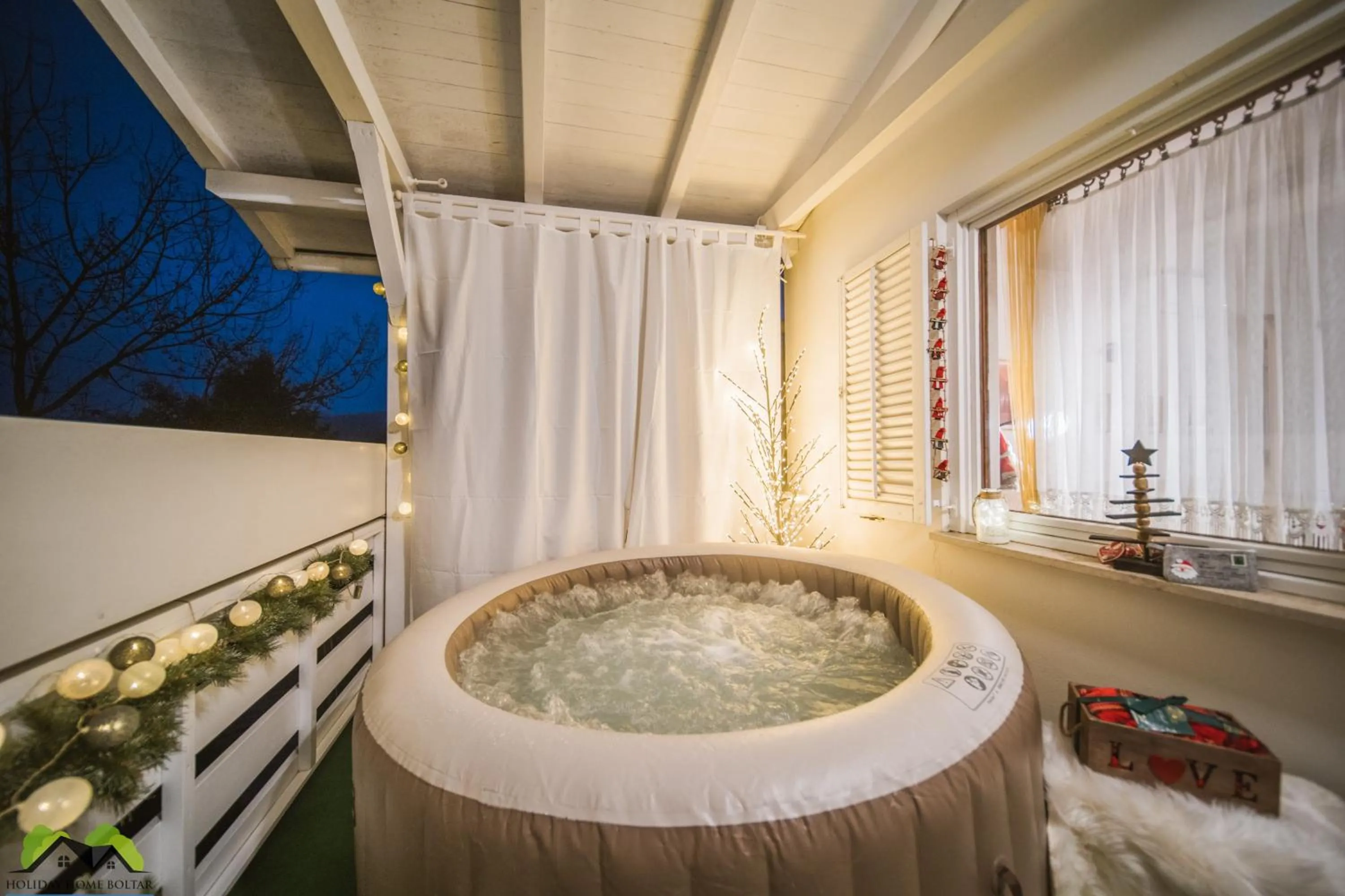 Hot Tub in Holiday Home Boltar