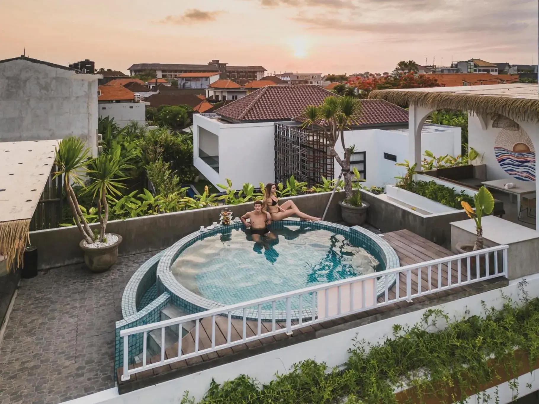 Property building in Roomates Hostel Canggu by Ini Vie Hospitality Property building in Roomates Hostel Canggu by Ini Vie Hospitality