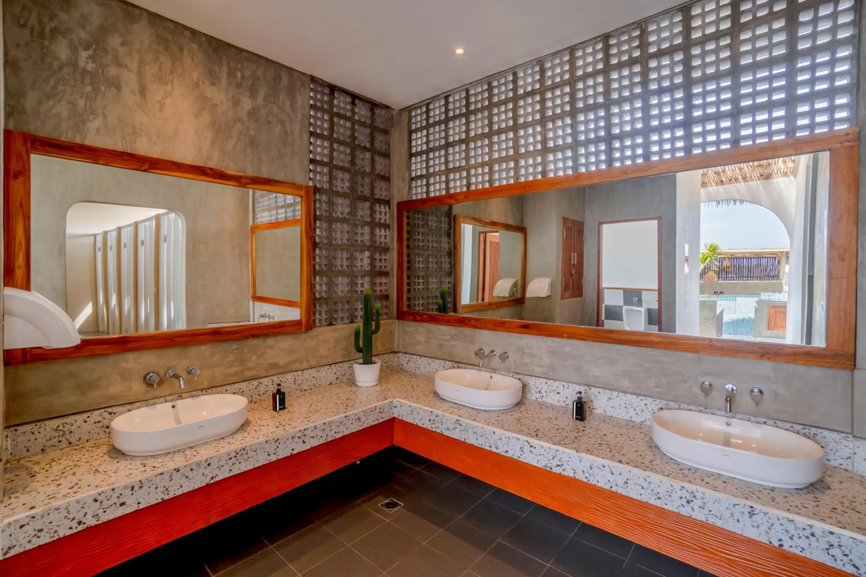 Toilet in Roomates Hostel Canggu by Ini Vie Hospitality