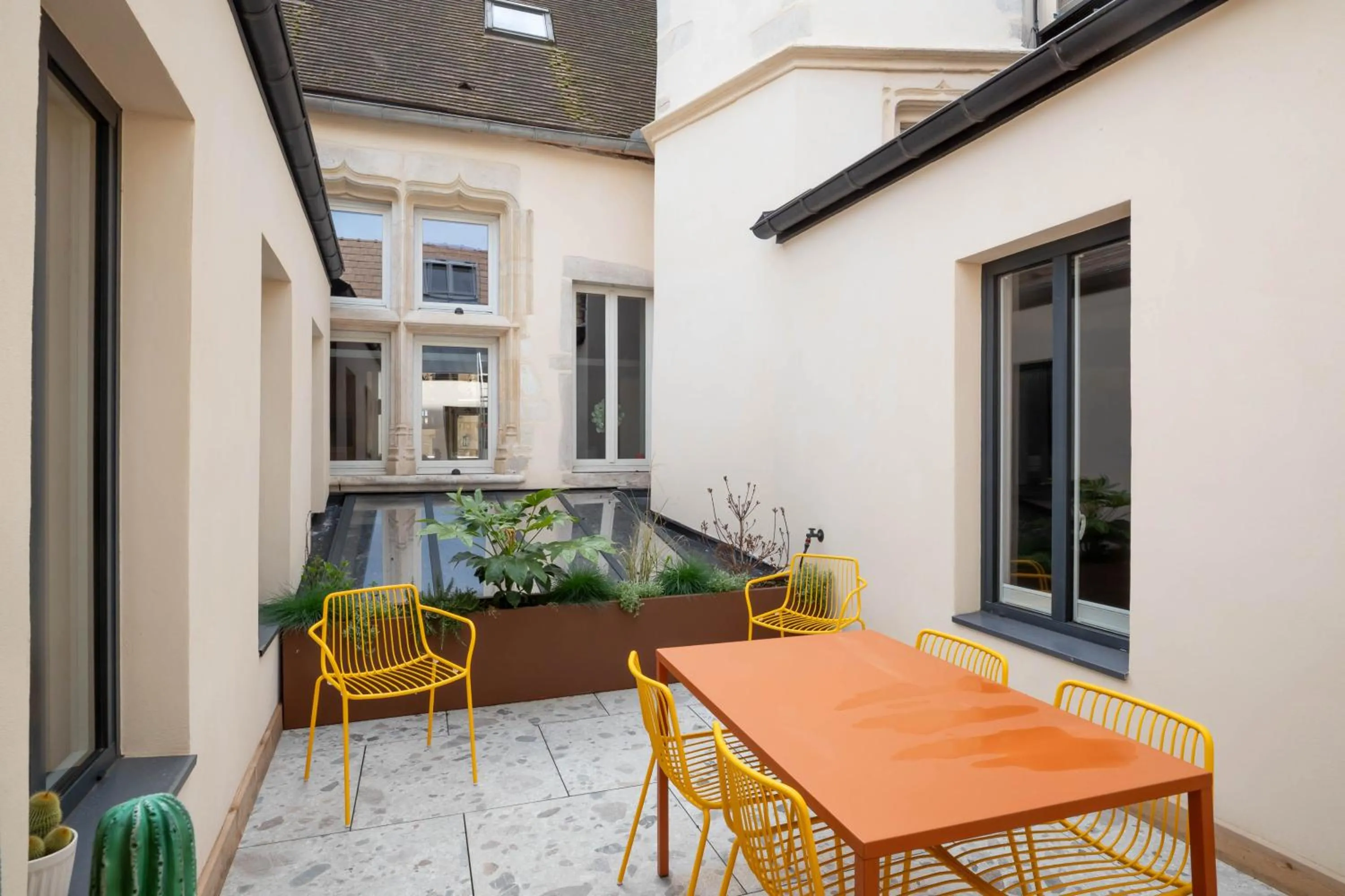 Patio in Côté Paradis - Appartements de Charme au centre-ville de Beaune