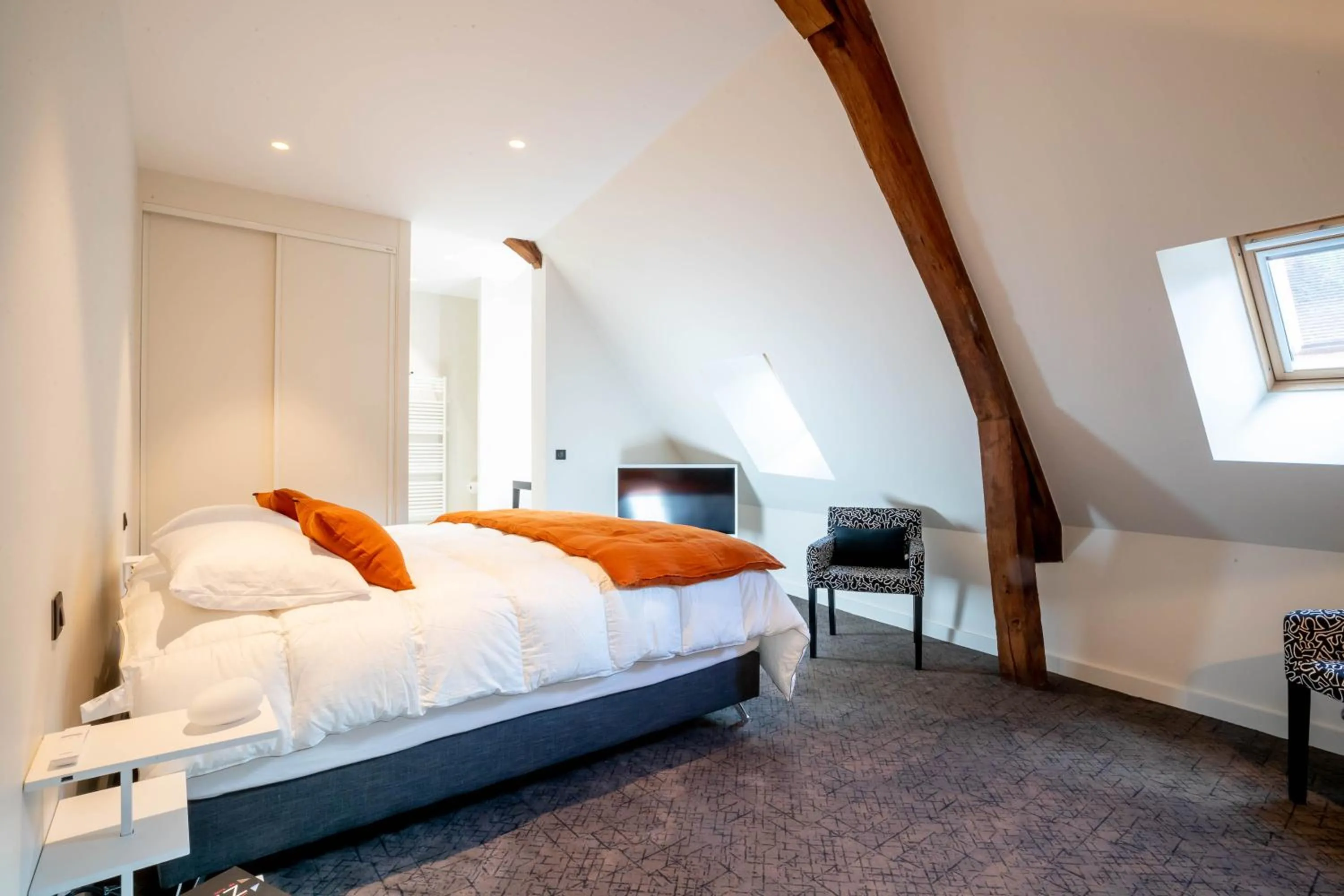 Bed in Côté Paradis - Appartements de Charme au centre-ville de Beaune