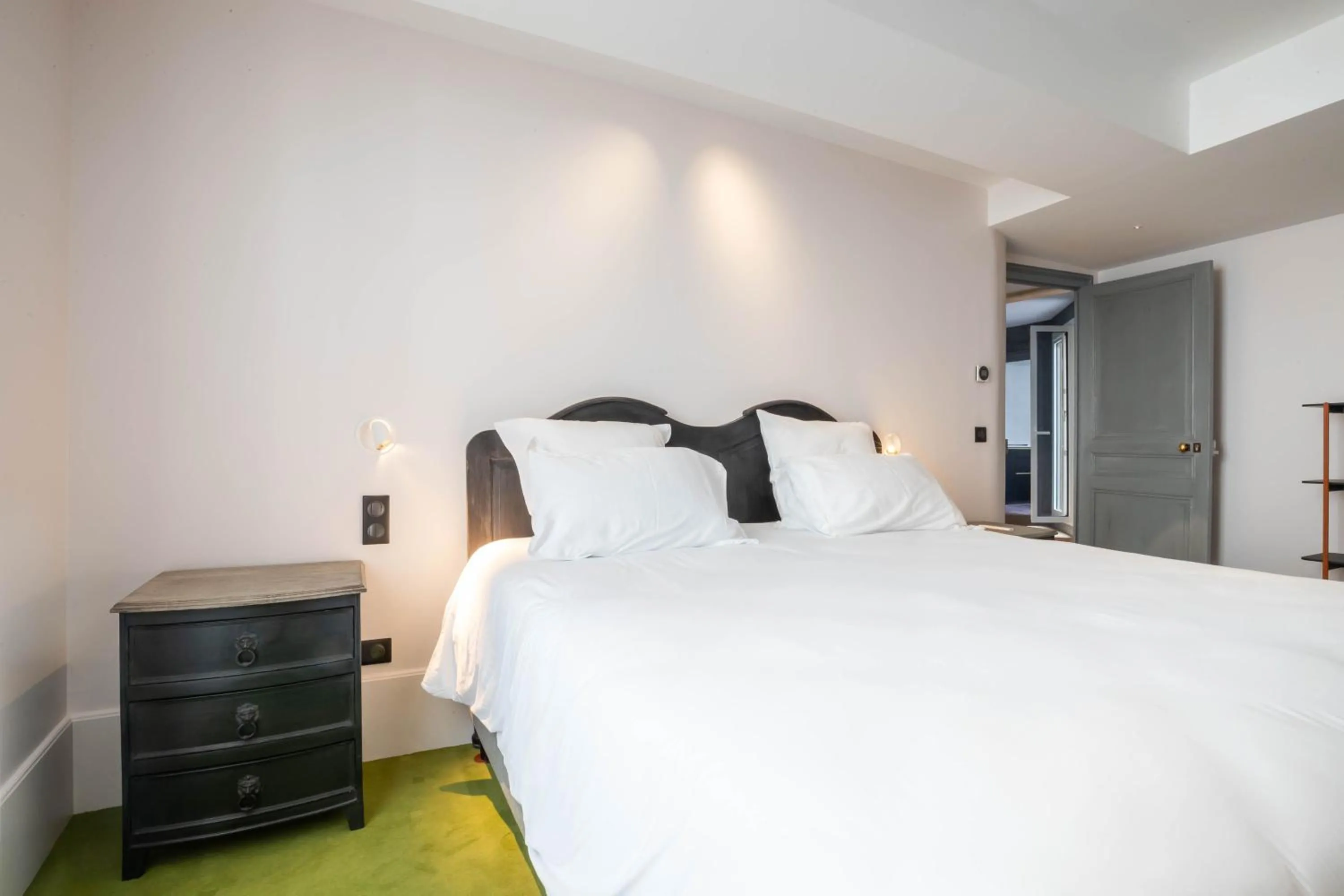 Bed in Côté Paradis - Appartements de Charme au centre-ville de Beaune