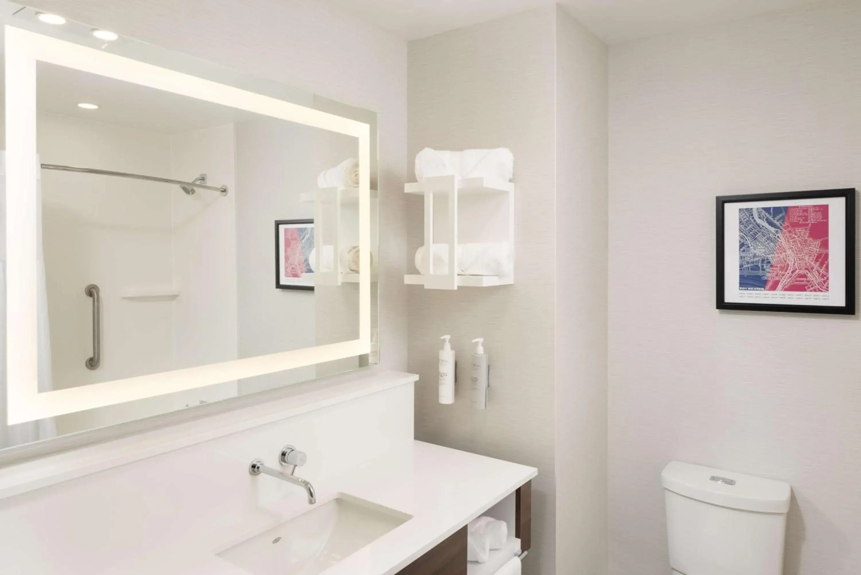 Bathroom in Hampton Inn & Suites Rochester Downtown Bathroom in Hampton Inn & Suites Rochester Downtown