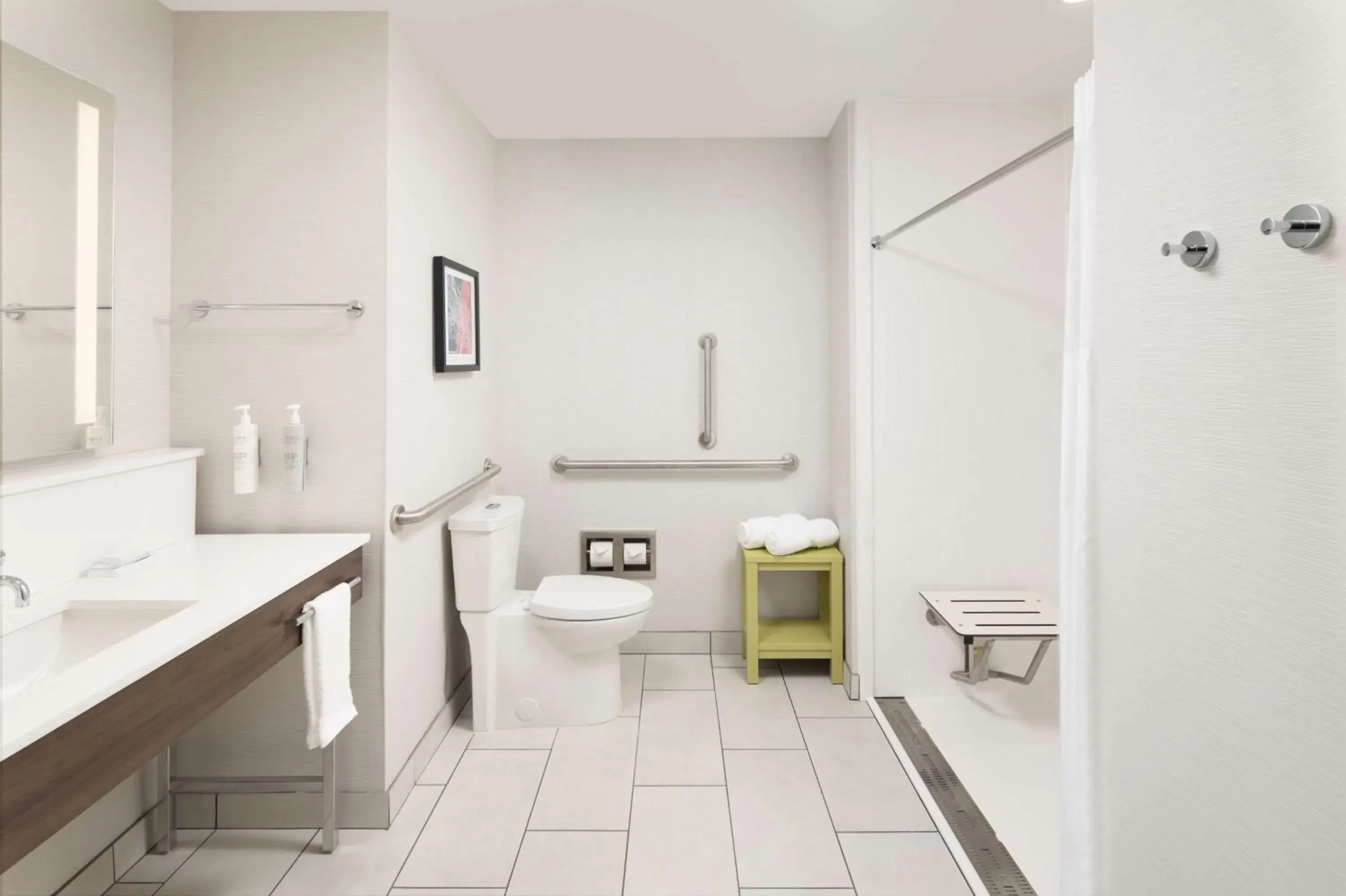 Bathroom in Hampton Inn & Suites Rochester Downtown Bathroom in Hampton Inn & Suites Rochester Downtown